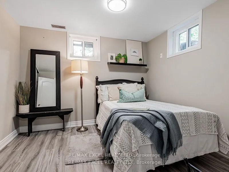 657 Old Harwood Avenue