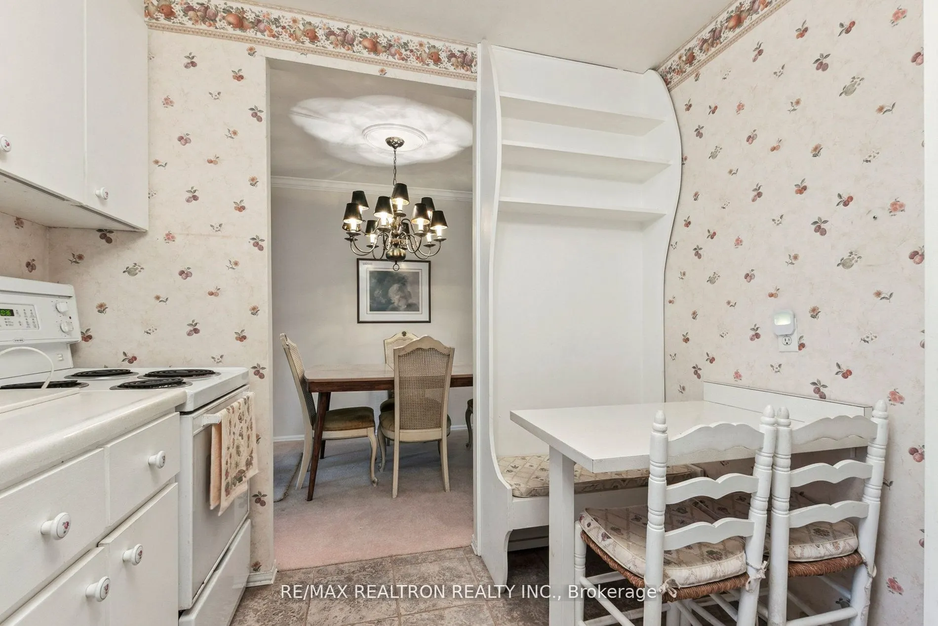 27 Elfreda Boulevard