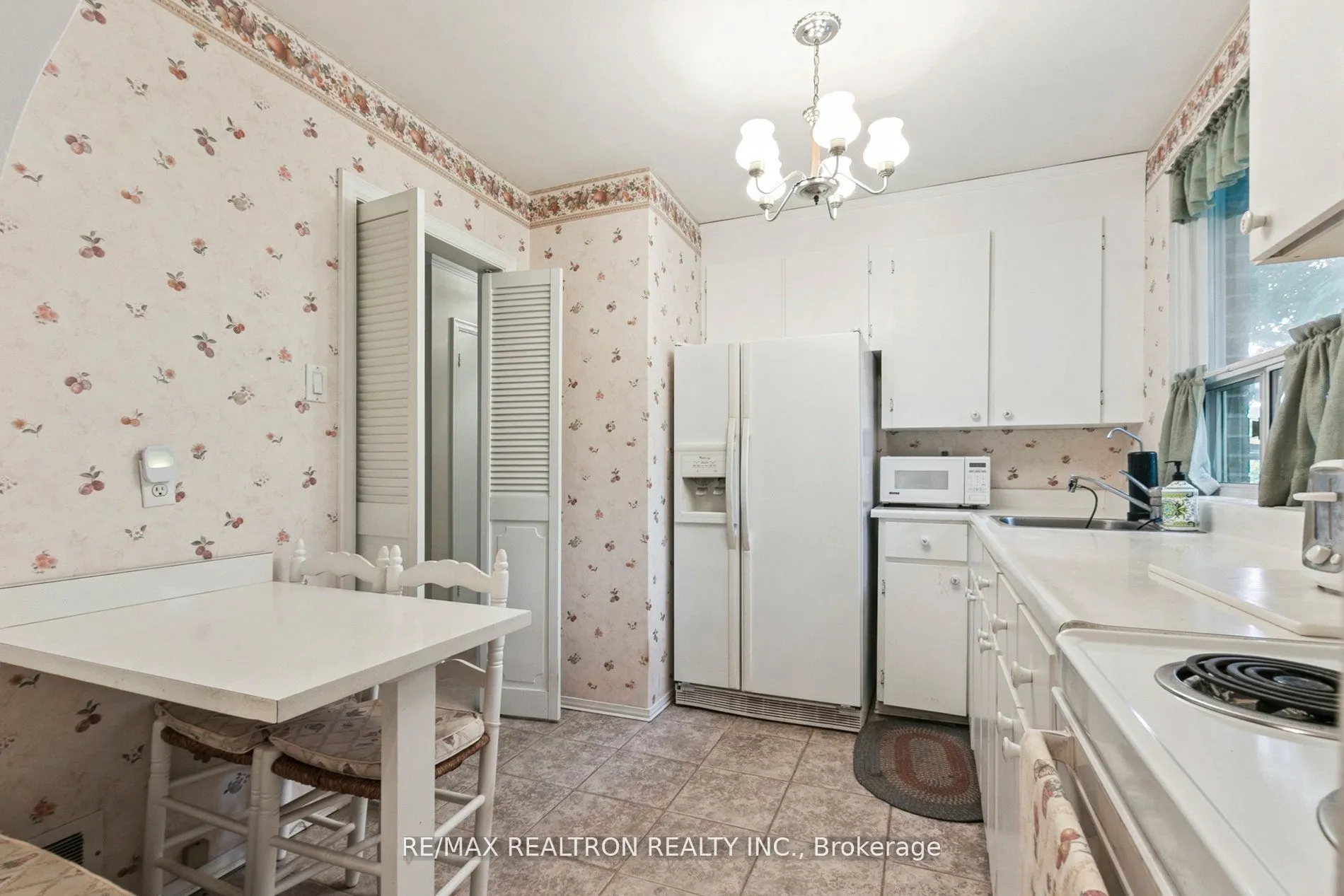 27 Elfreda Boulevard