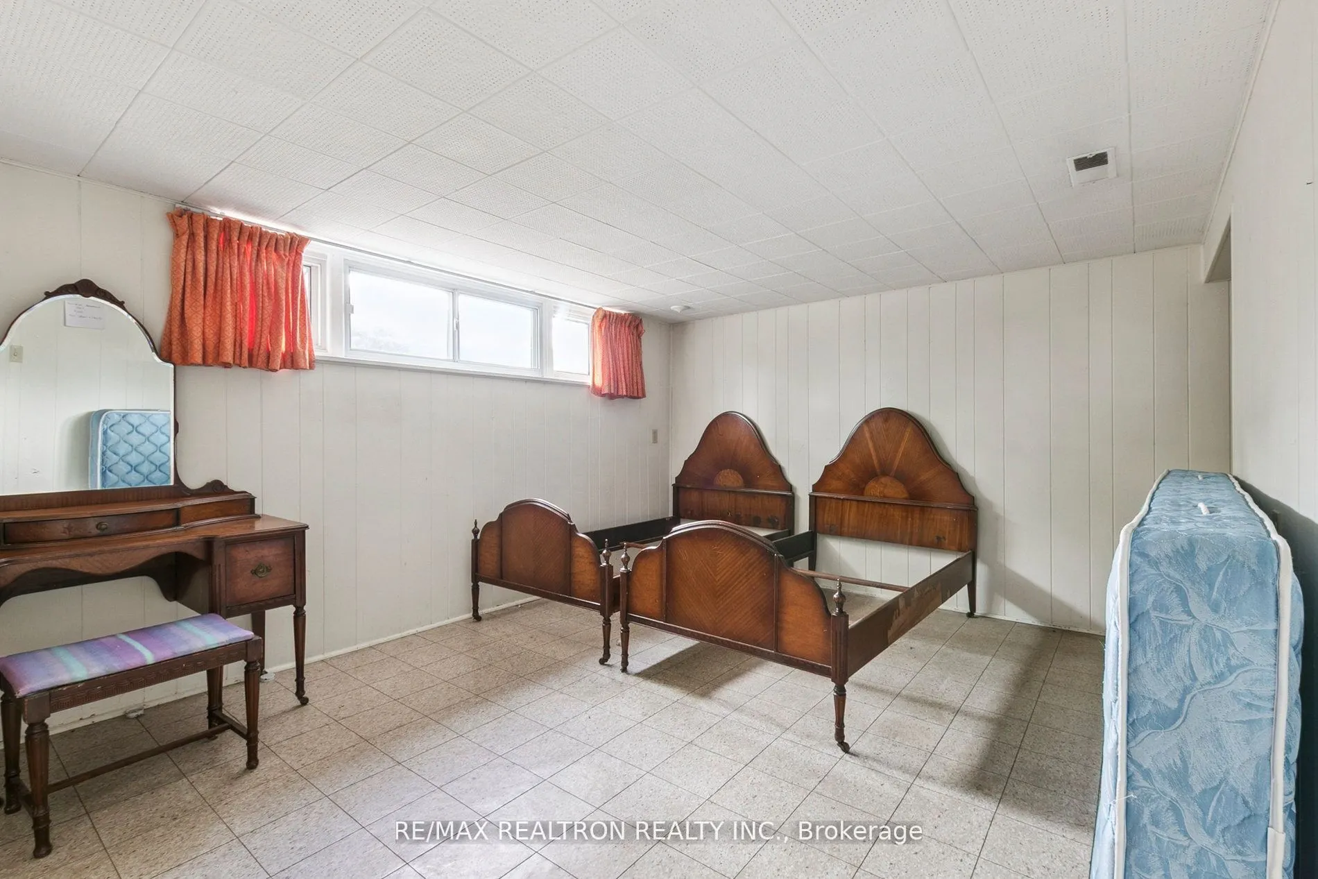 27 Elfreda Boulevard