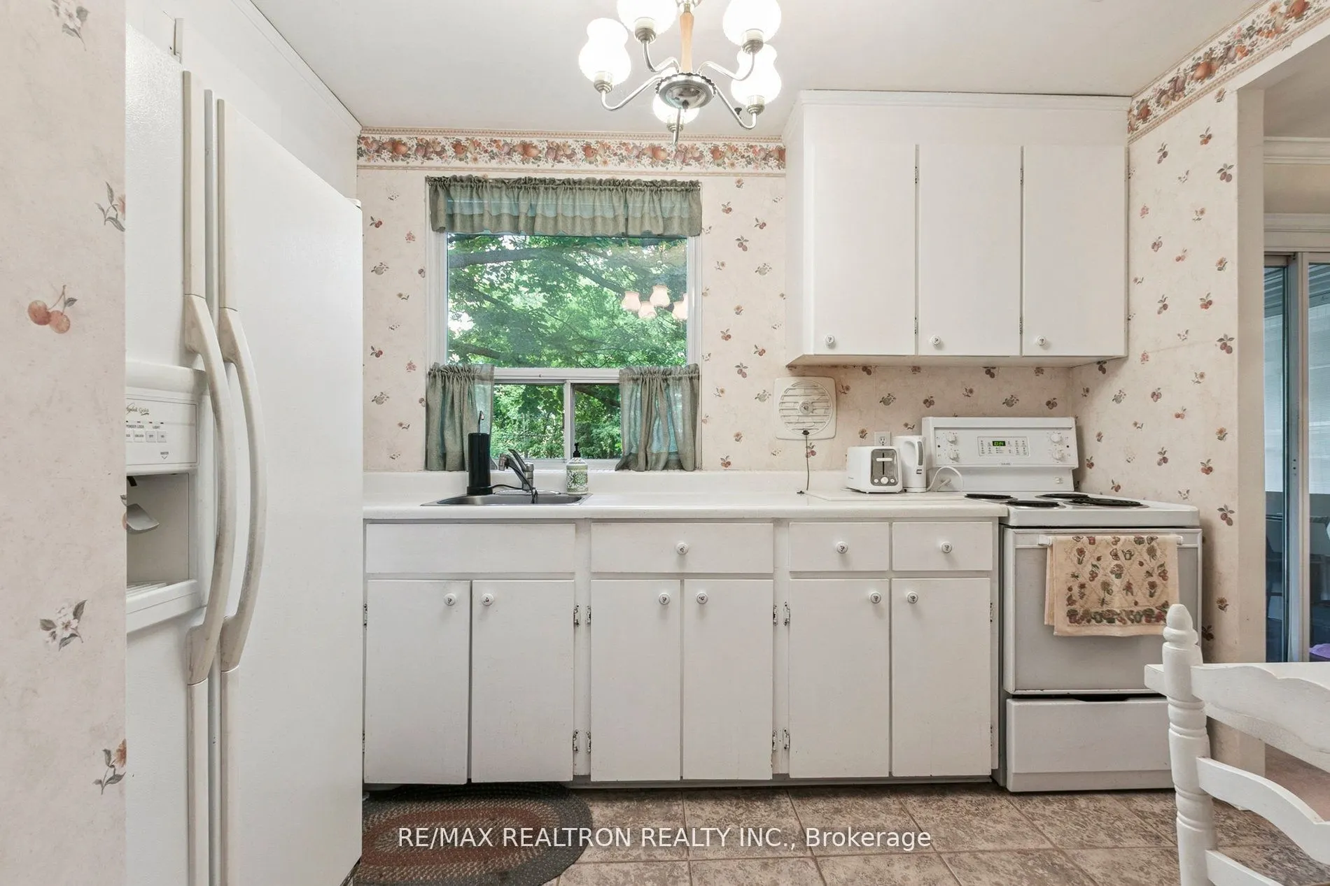 27 Elfreda Boulevard