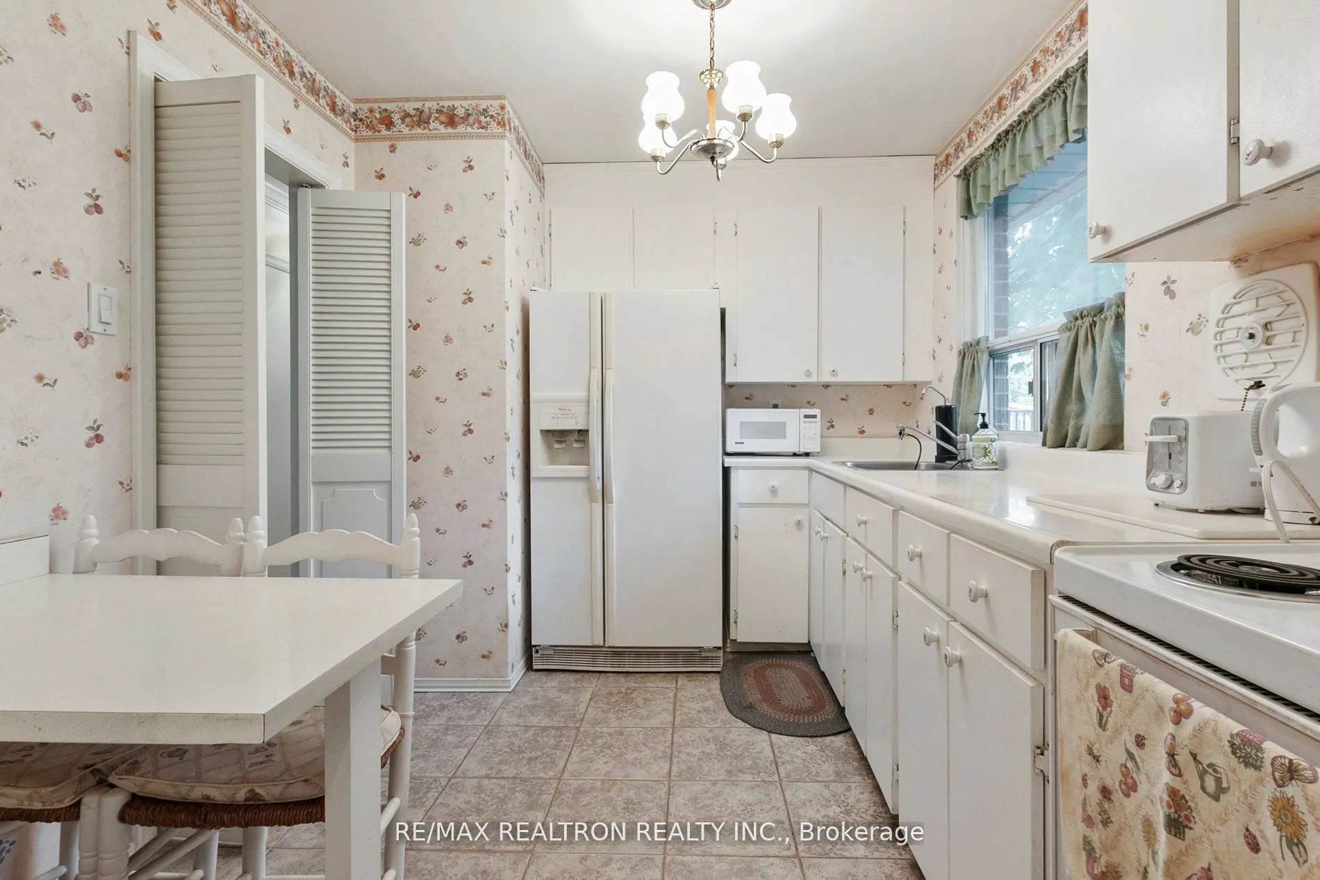 27 Elfreda Boulevard