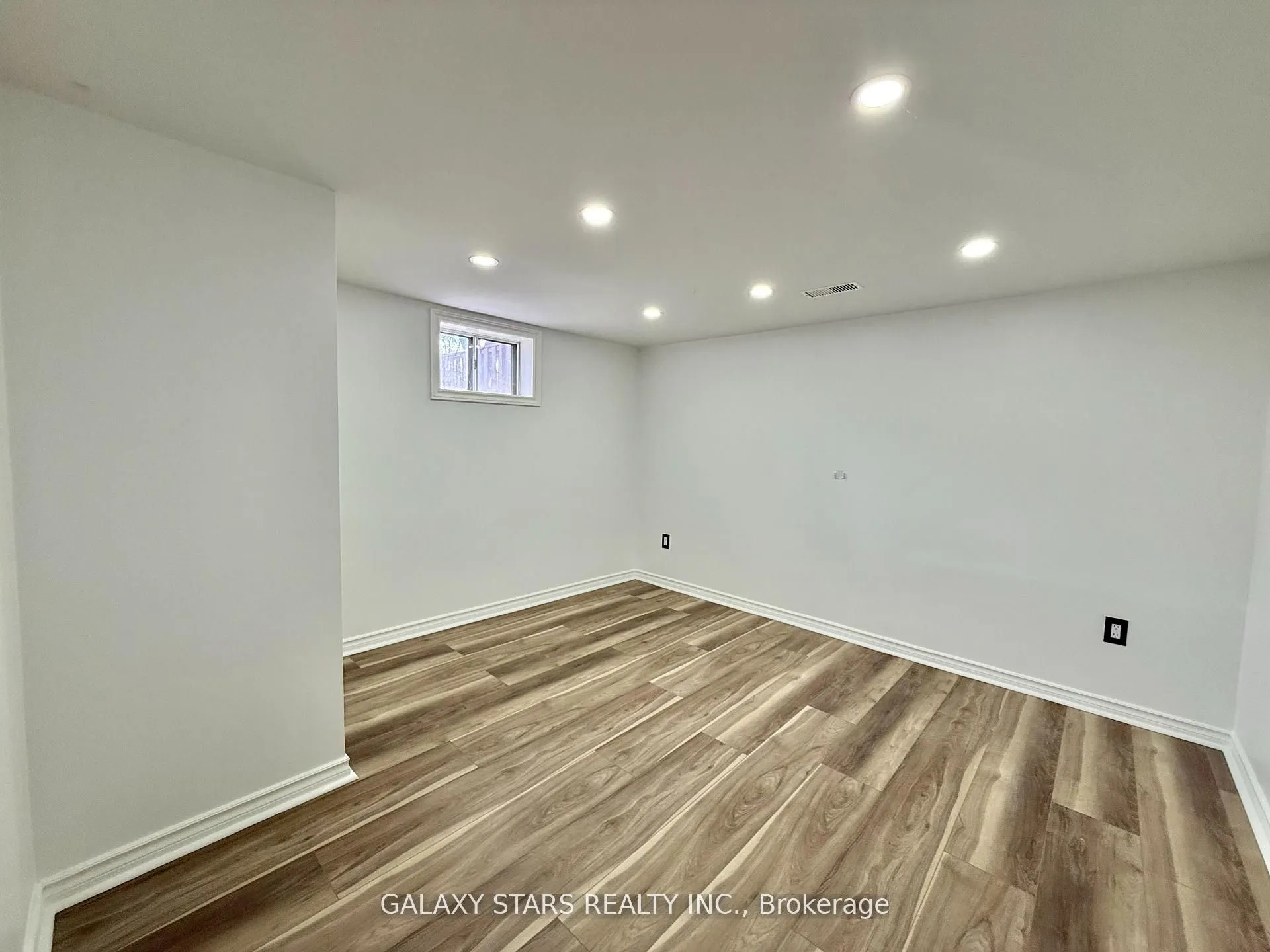 57 Moorecroft Crescent