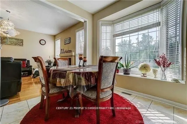 28 Meandering Trail E, #Main & 2nd Floor