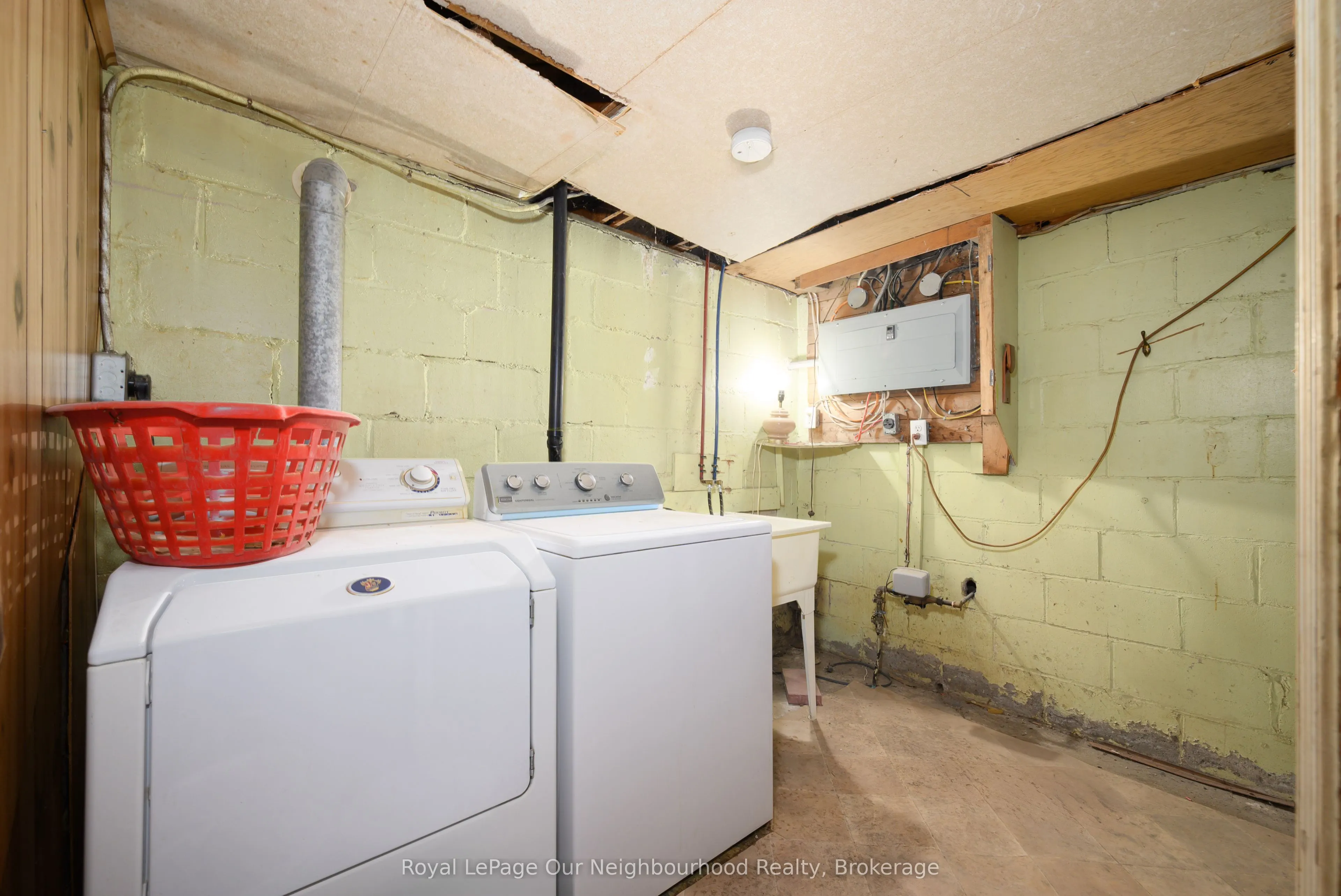 221 Liberty Street N