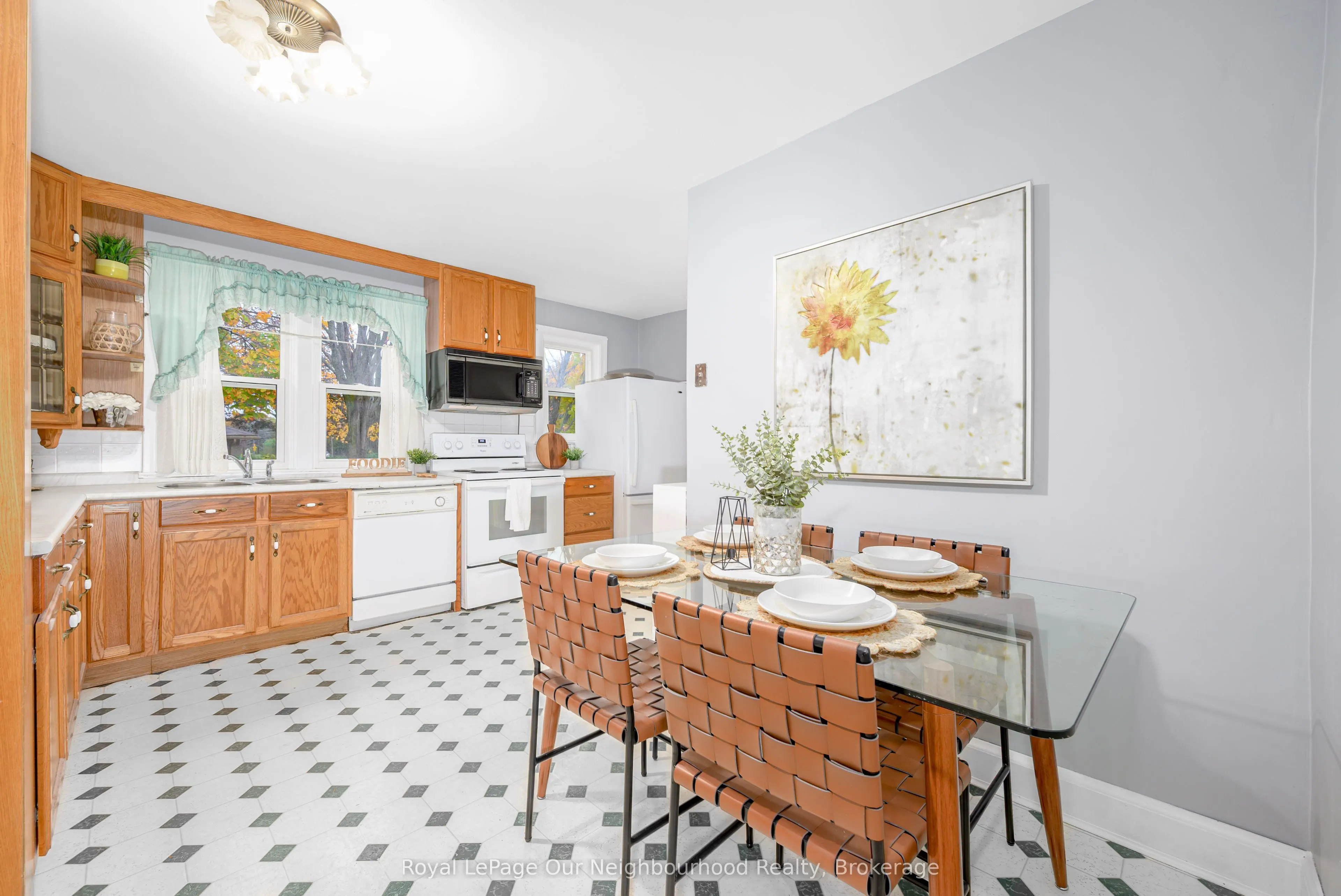 221 Liberty Street N