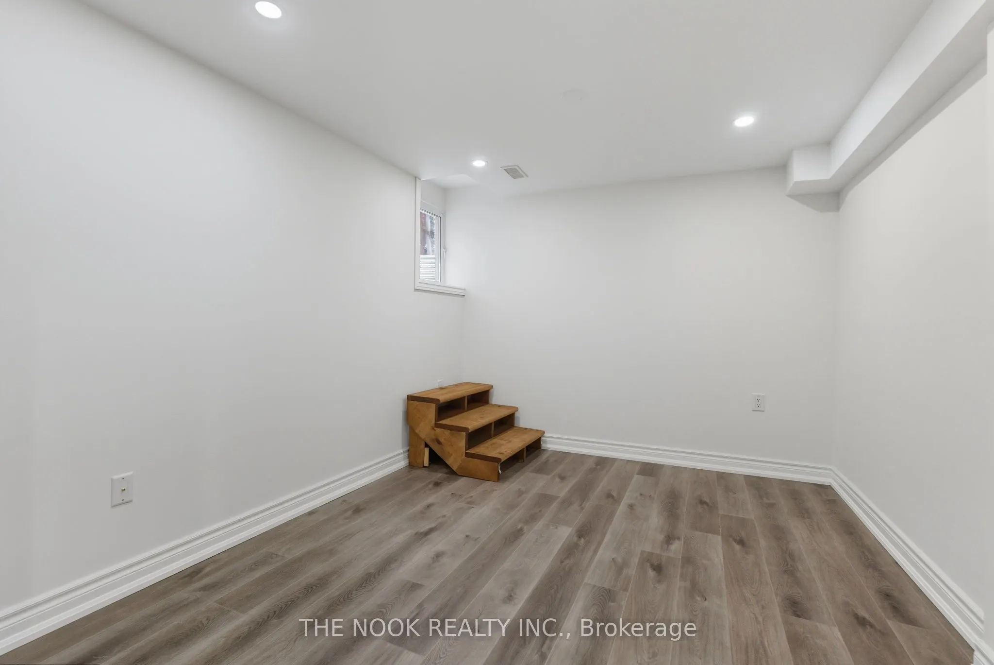 1941 Lydia Crescent, #BSMNT