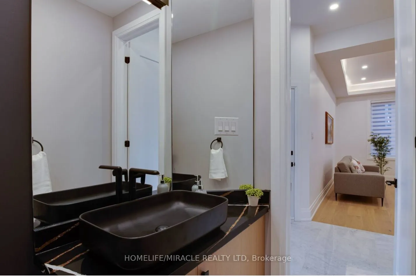 10 Stamford Square S