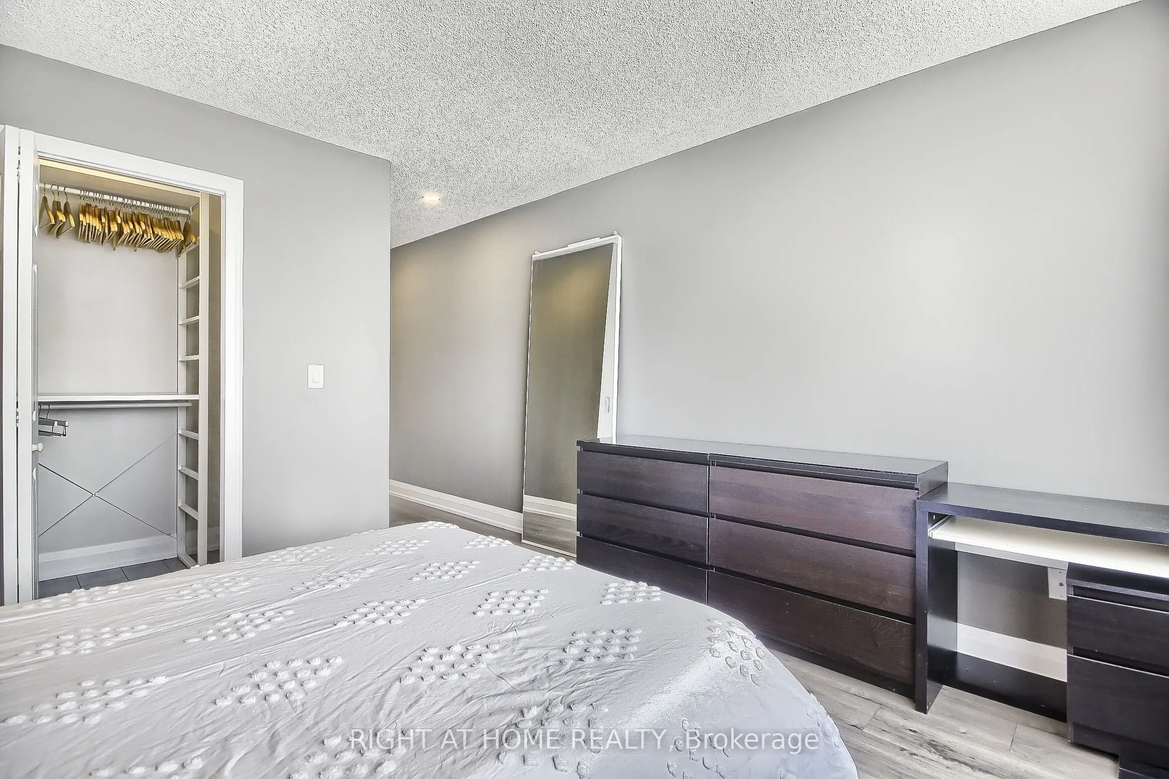 955 O' Connor Drive, #206