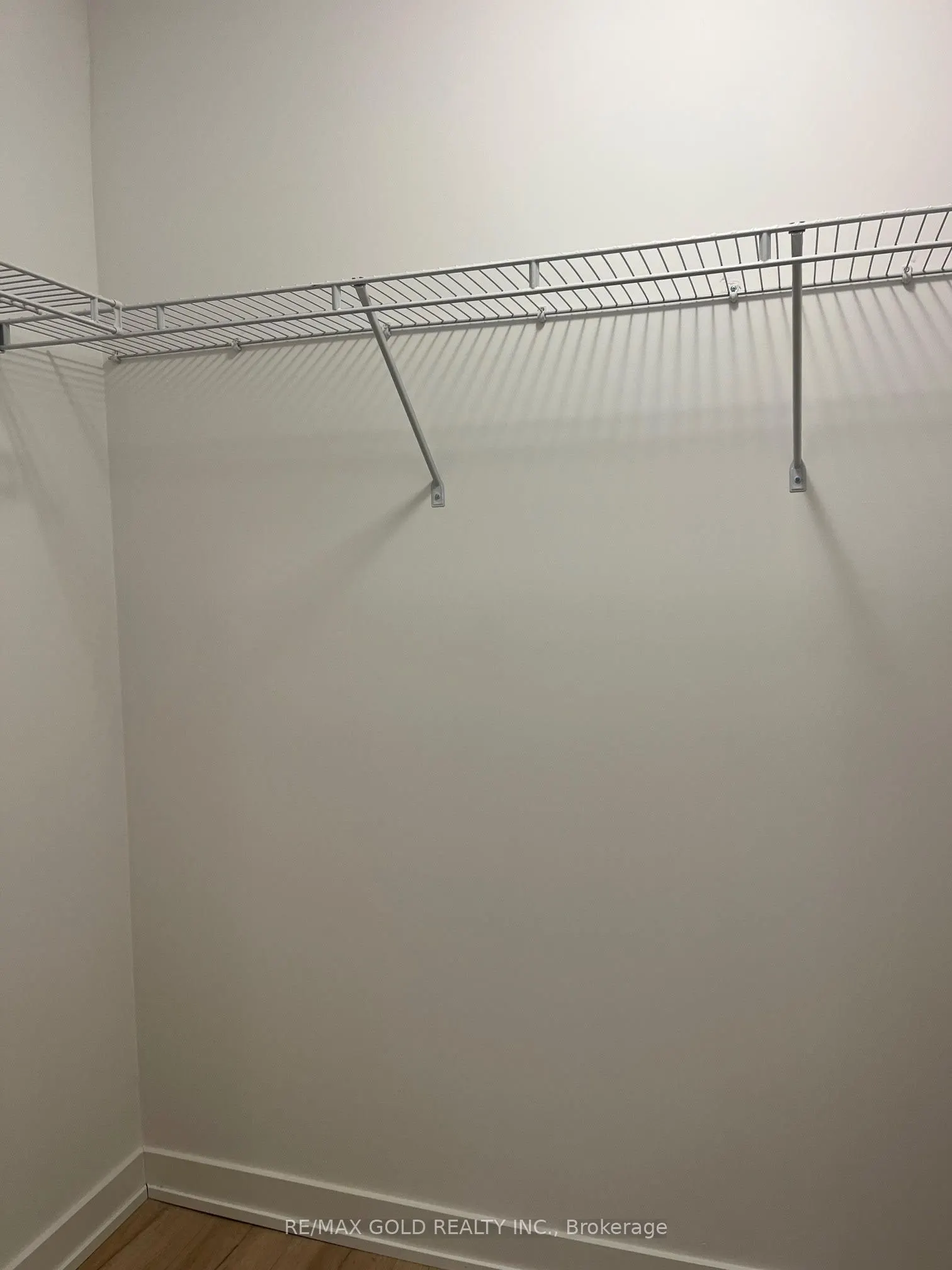 7439 Kingston Road, #220