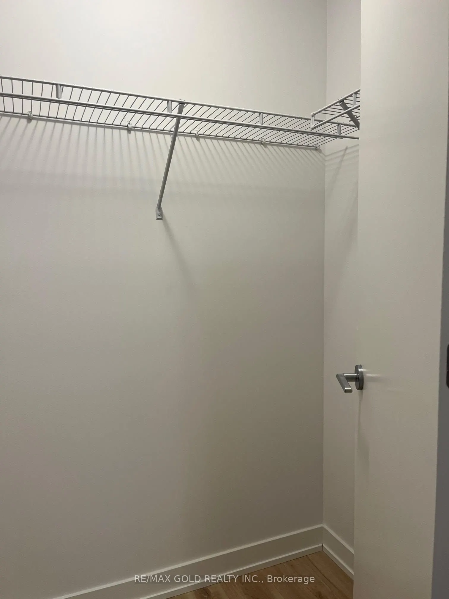 7439 Kingston Road, #220