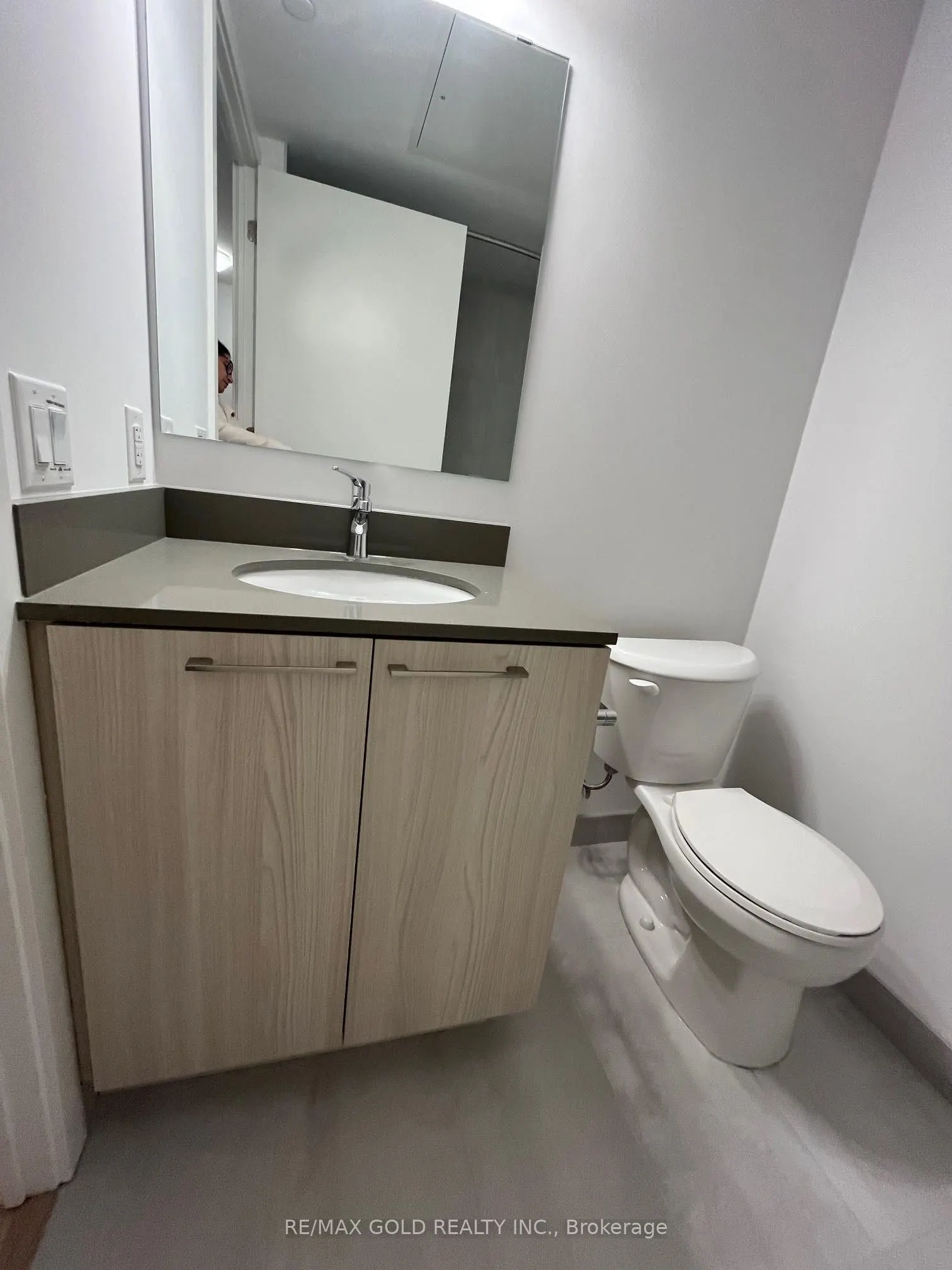 7439 Kingston Road, #220