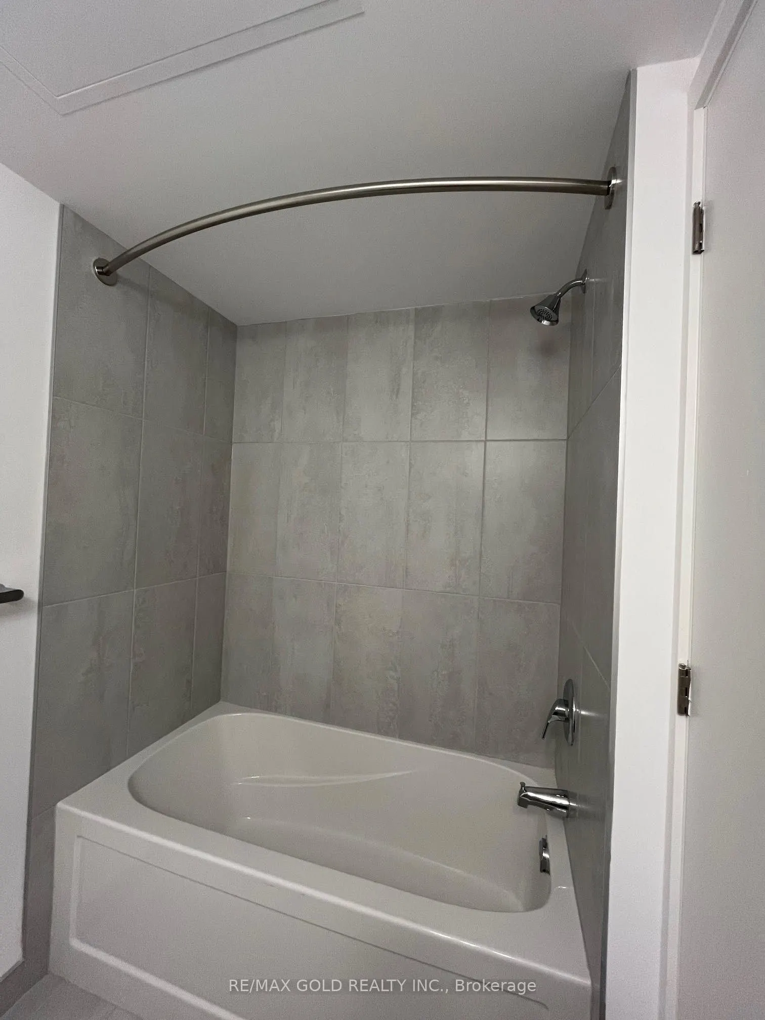 7439 Kingston Road, #220