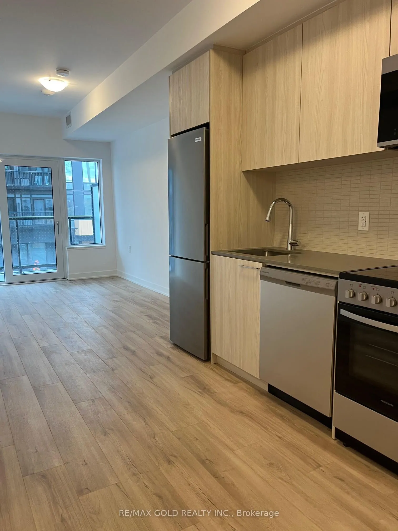 7439 Kingston Road, #220