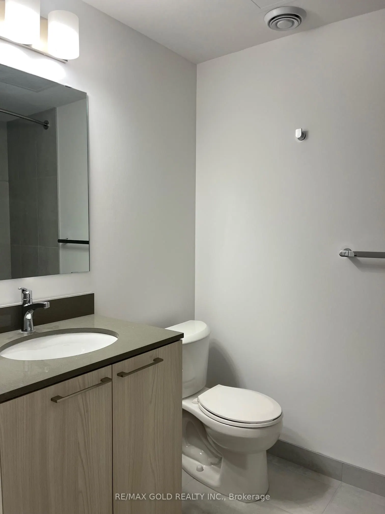 7439 Kingston Road, #220