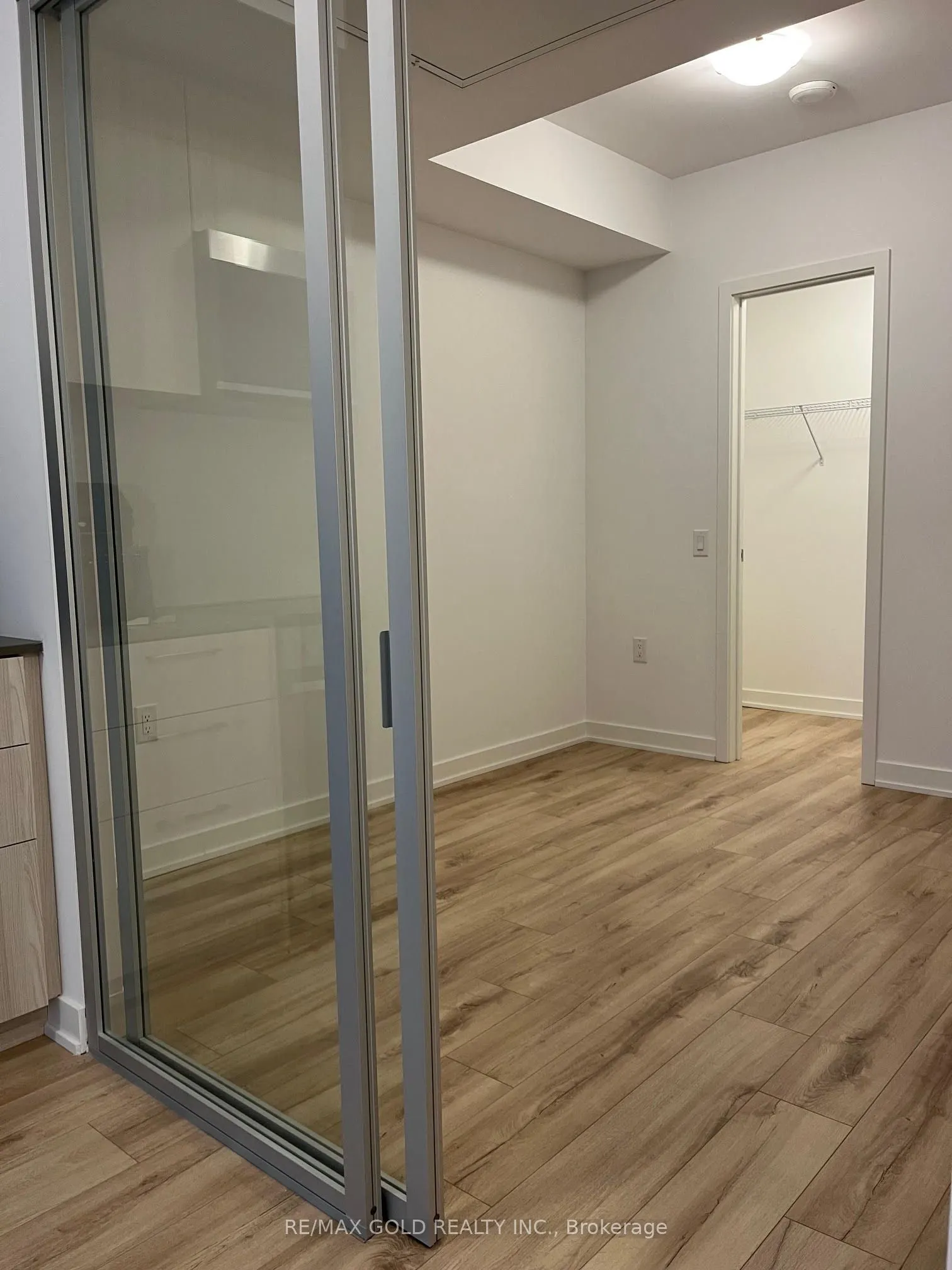 7439 Kingston Road, #220