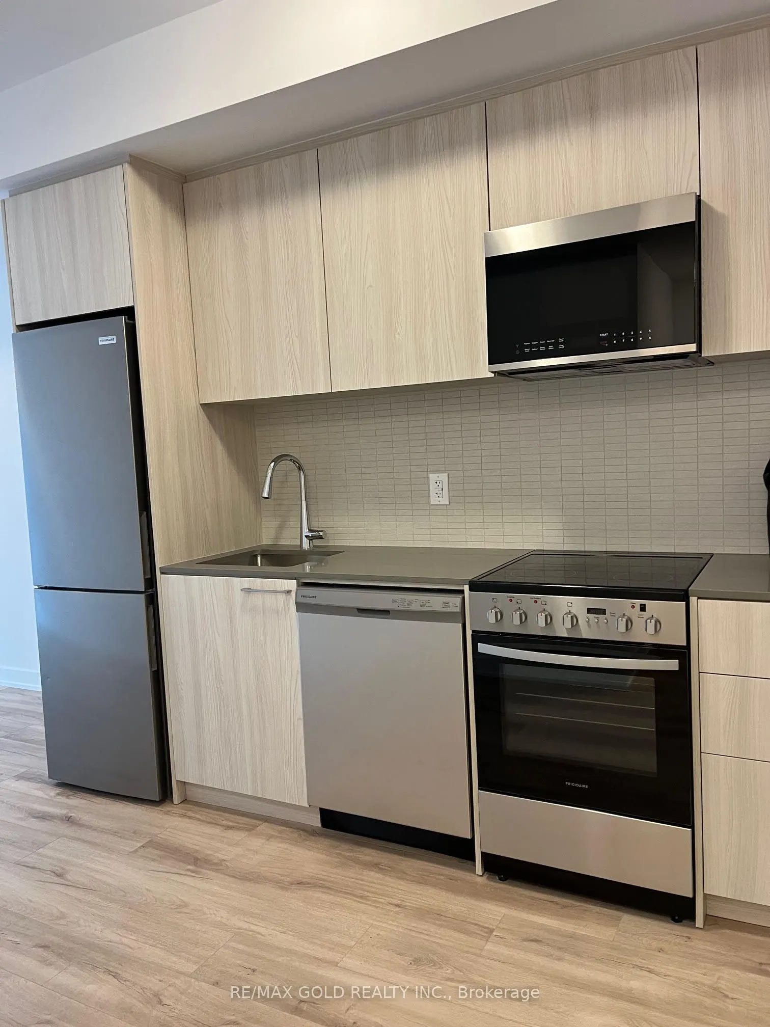 7439 Kingston Road, #220