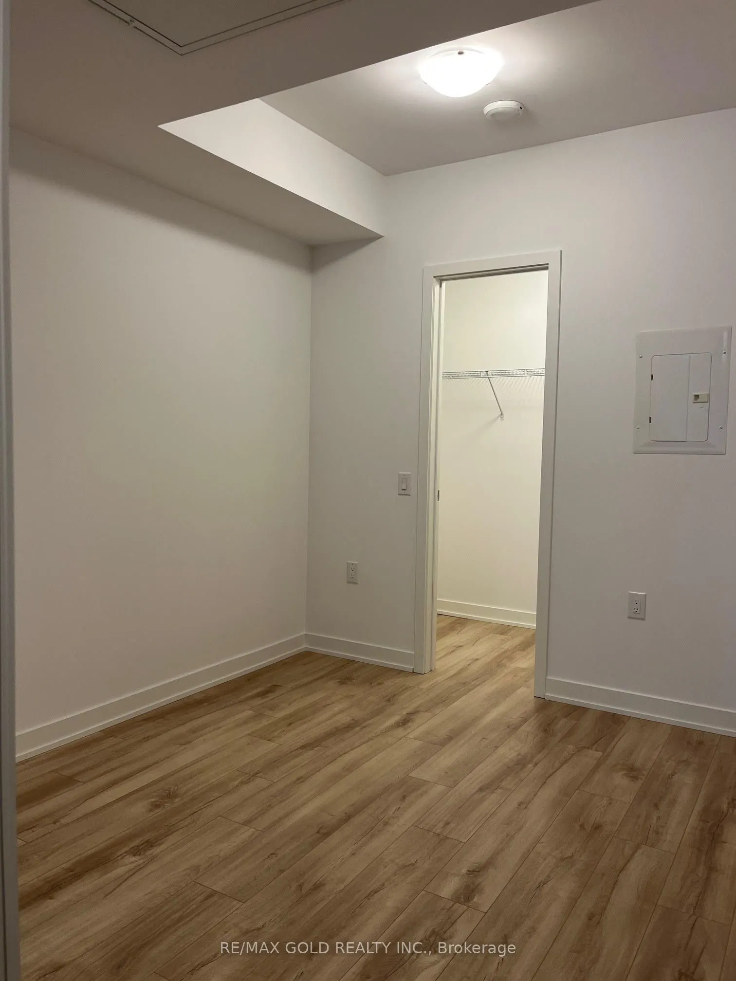 7439 Kingston Road, #220