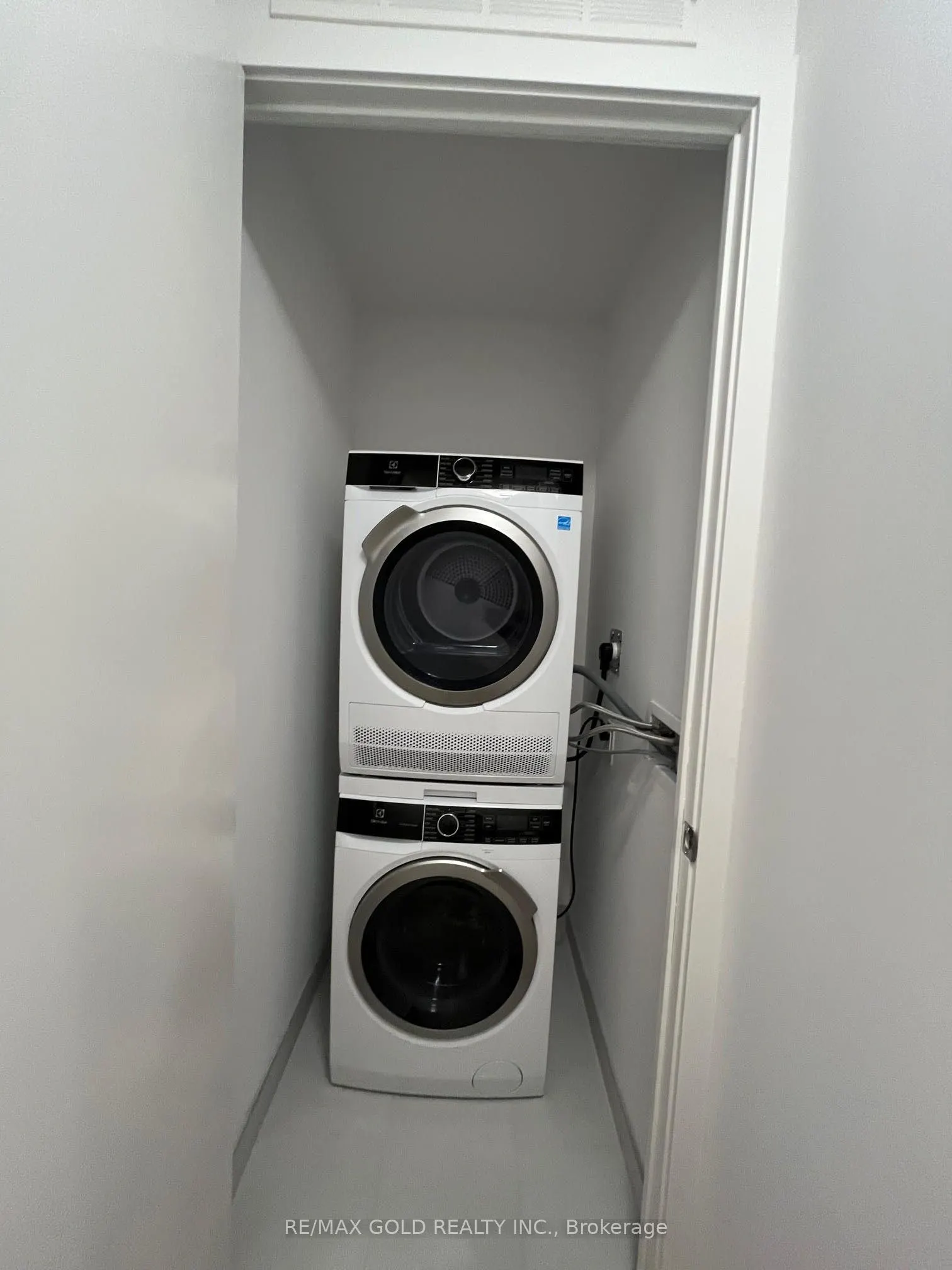 7439 Kingston Road, #220