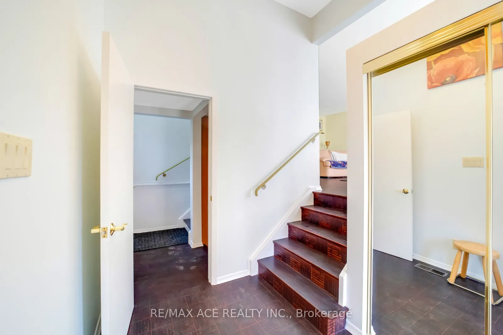 96 Invergordon Avenue