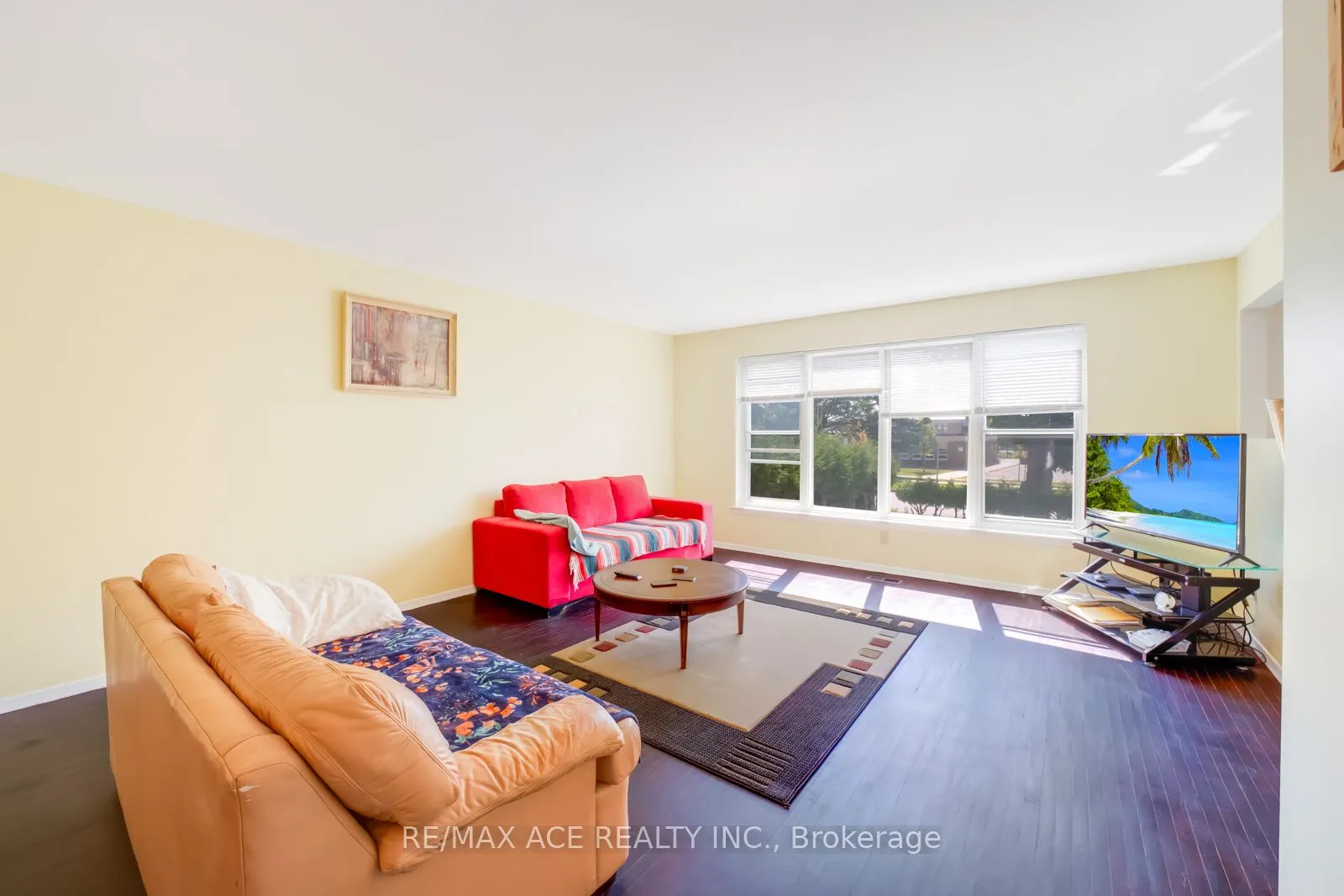 96 Invergordon Avenue