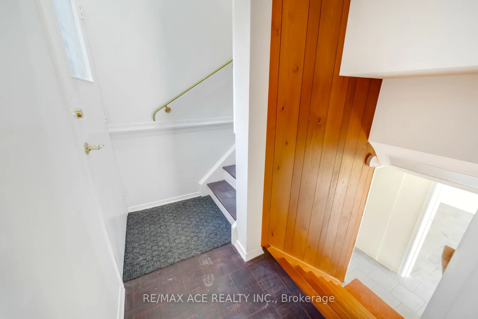 96 Invergordon Avenue