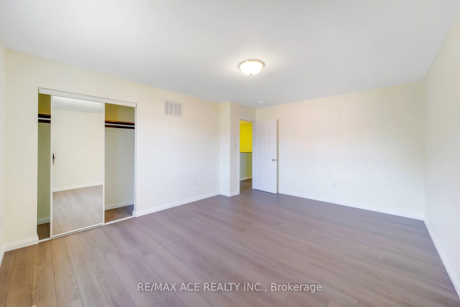 96 Invergordon Avenue