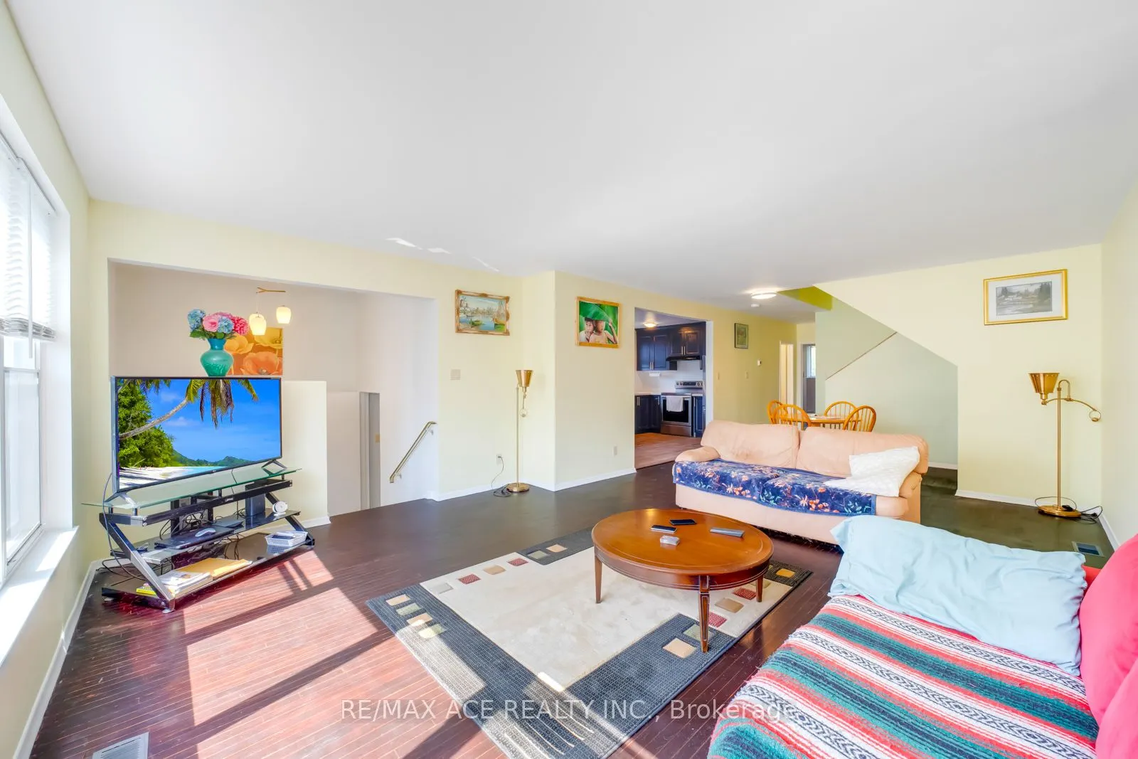 96 Invergordon Avenue