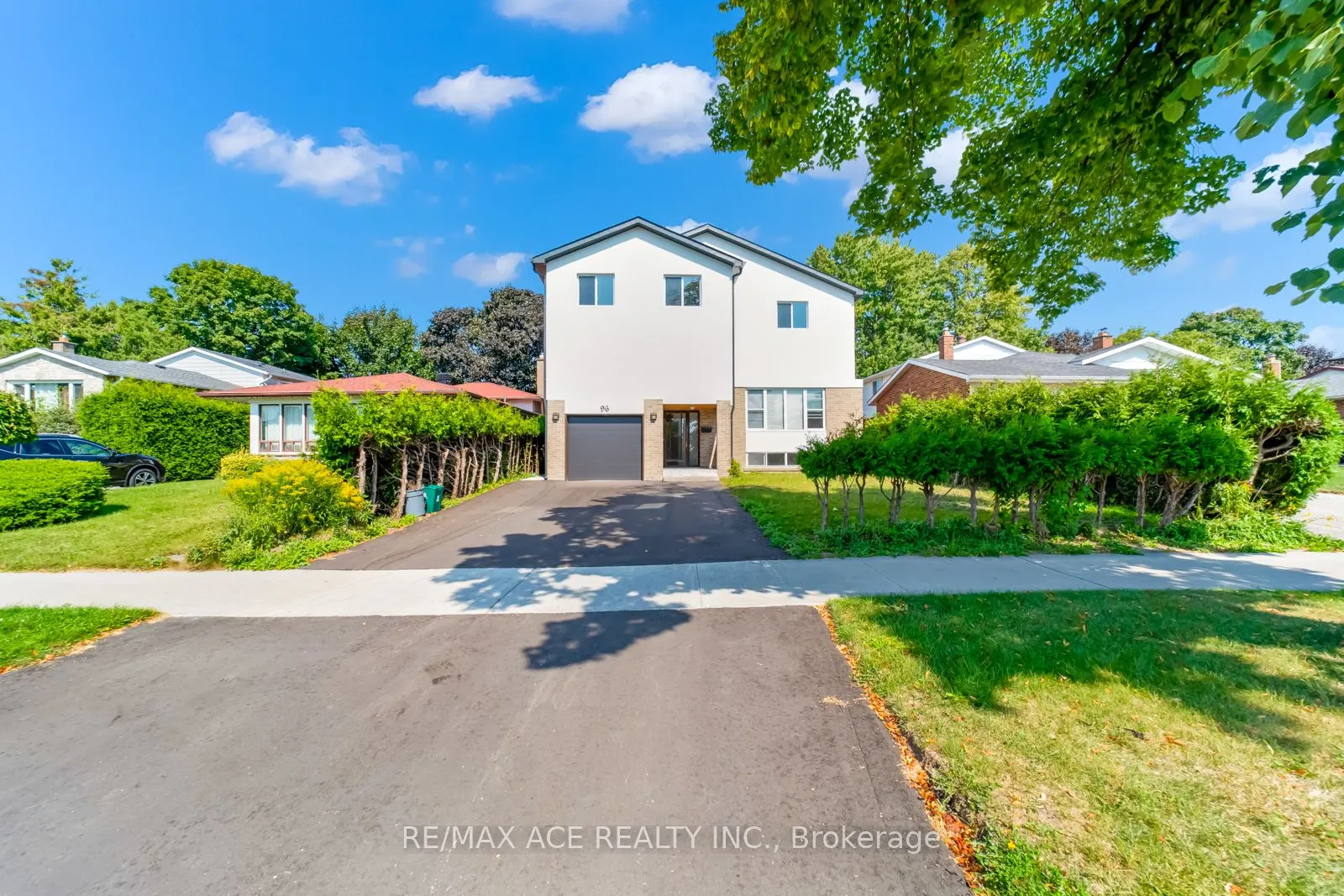 96 Invergordon Avenue