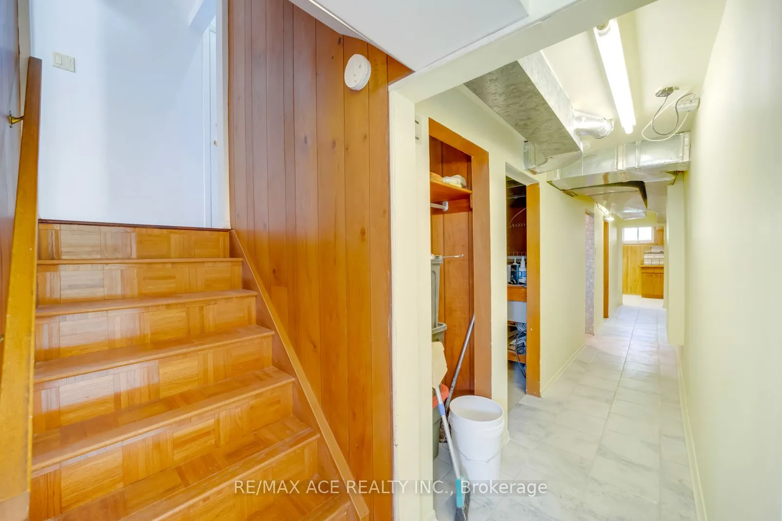 96 Invergordon Avenue