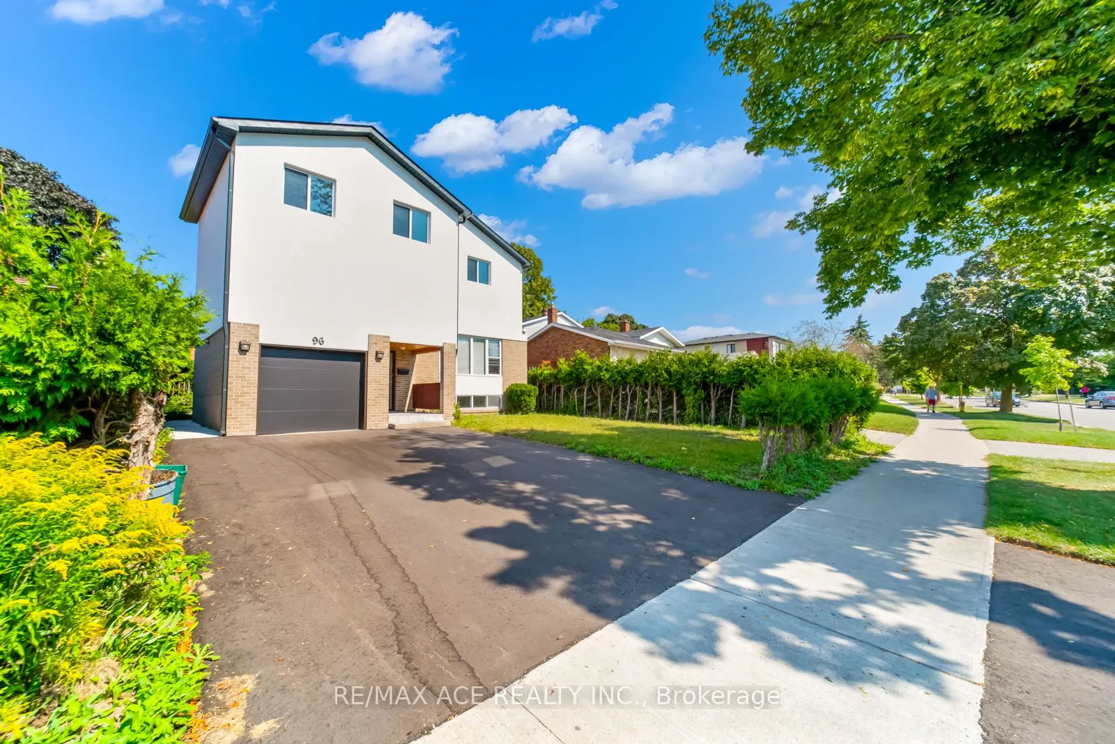 96 Invergordon Avenue