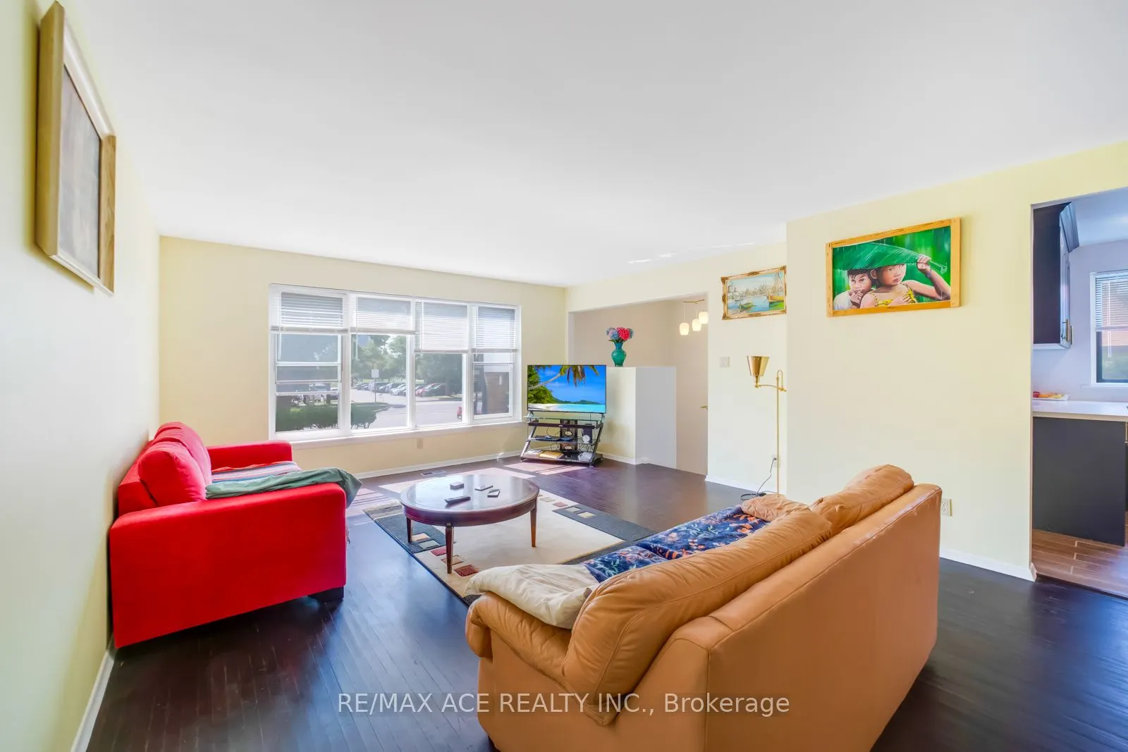 96 Invergordon Avenue