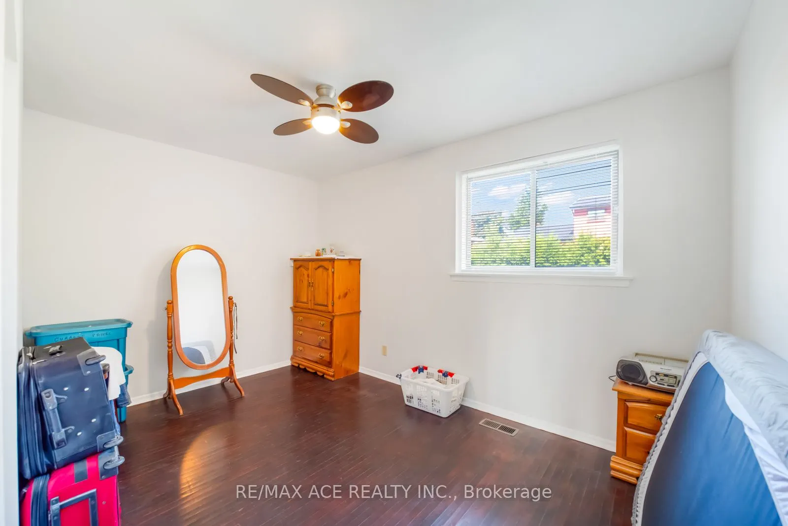 96 Invergordon Avenue