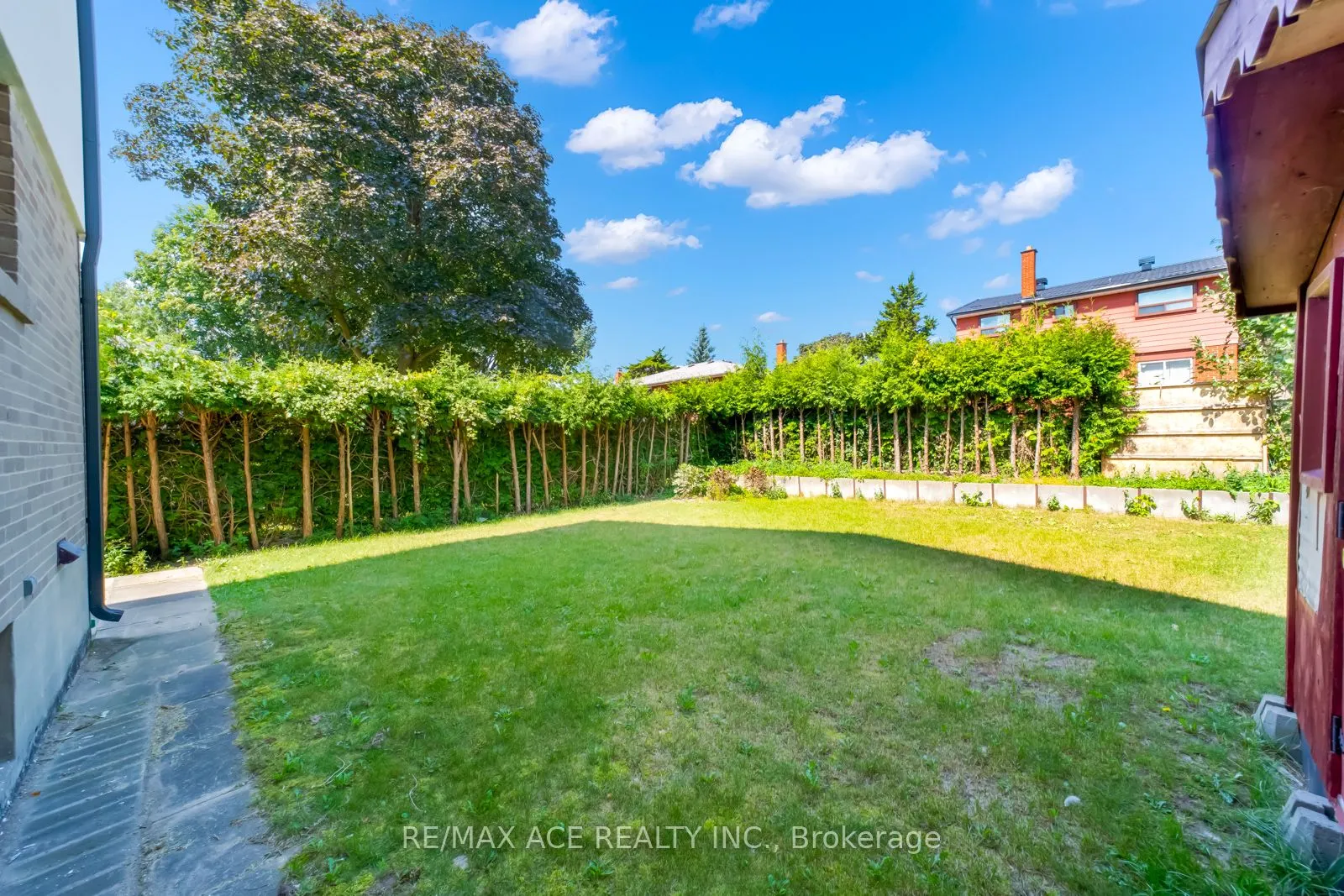 96 Invergordon Avenue