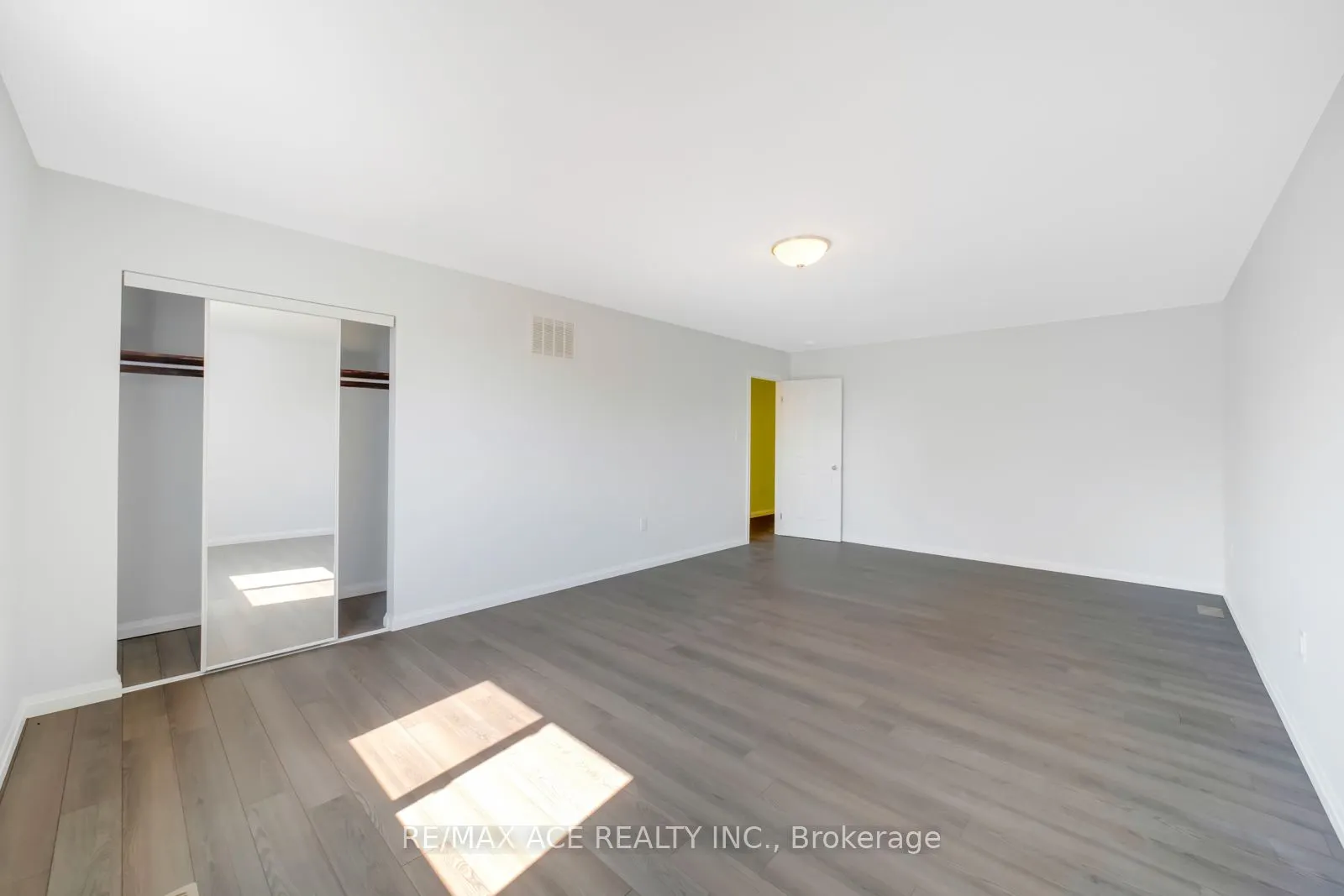 96 Invergordon Avenue