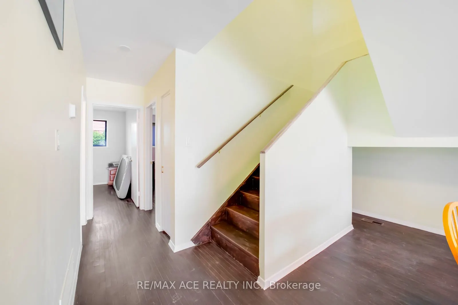 96 Invergordon Avenue