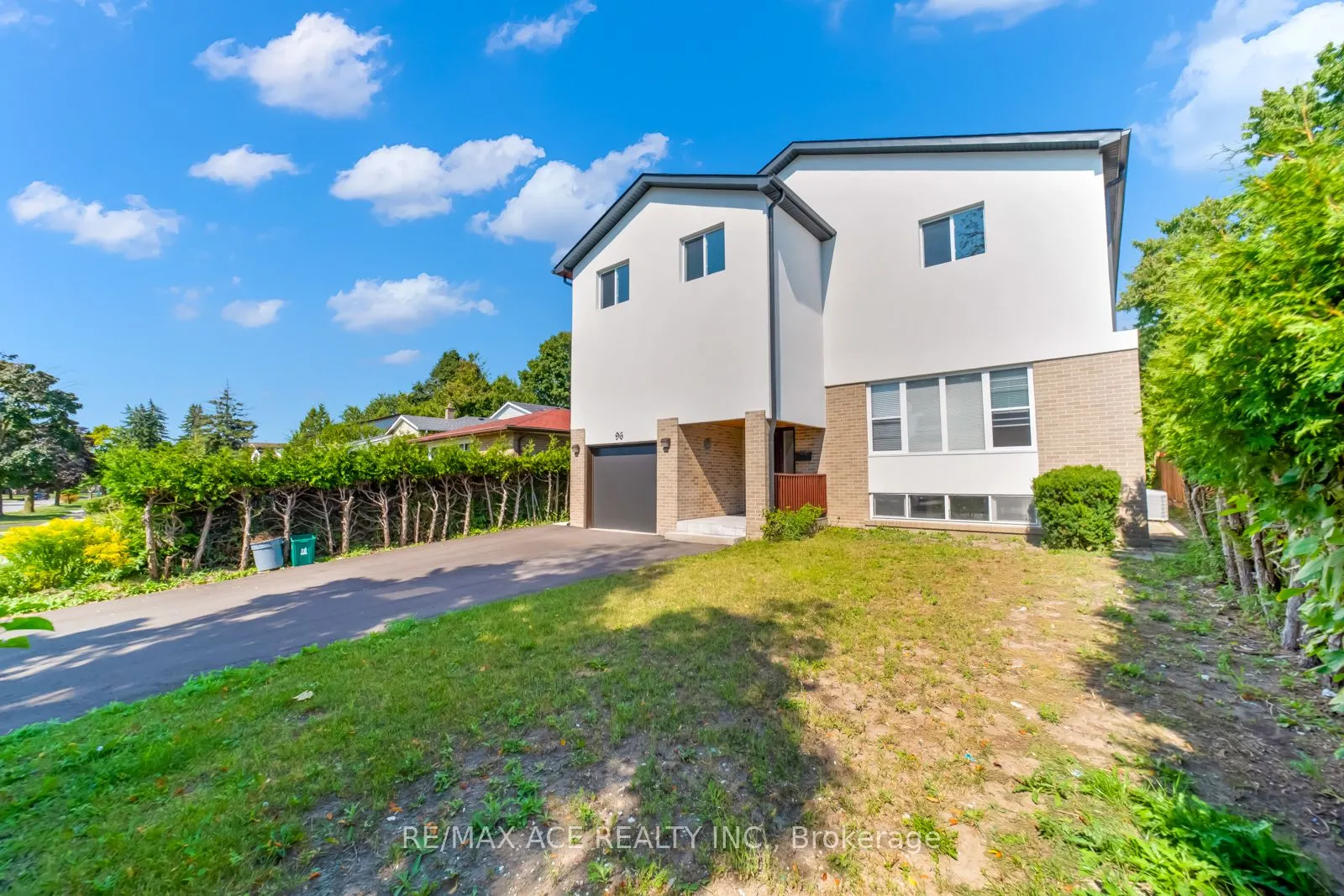 96 Invergordon Avenue