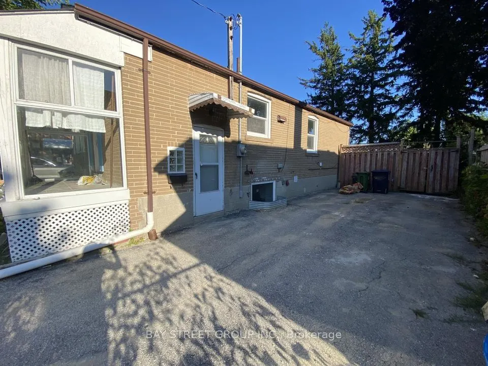 11 Mcgregor Road, #Lower