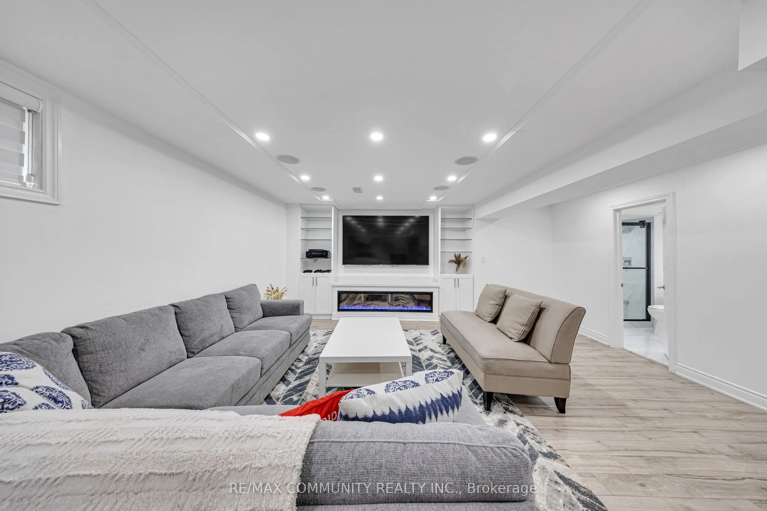 1055 Foxtail Crescent