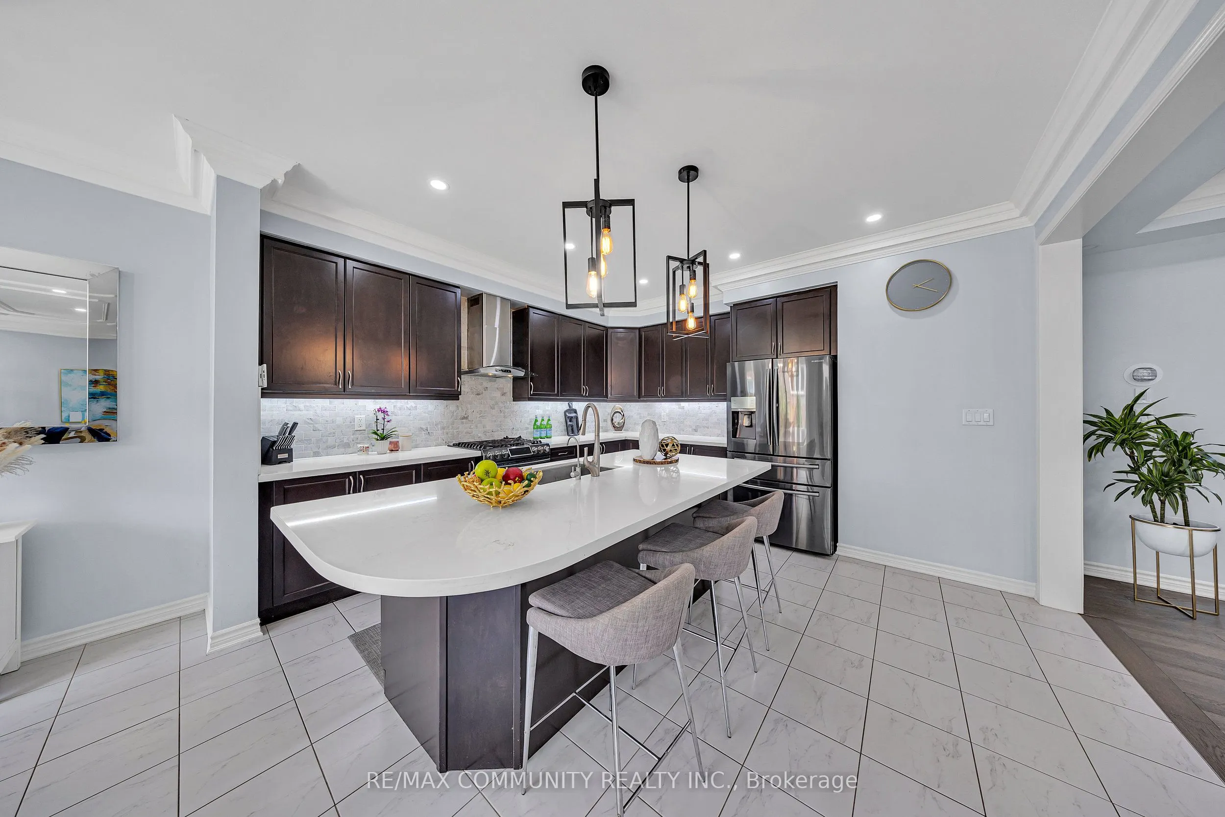 1055 Foxtail Crescent