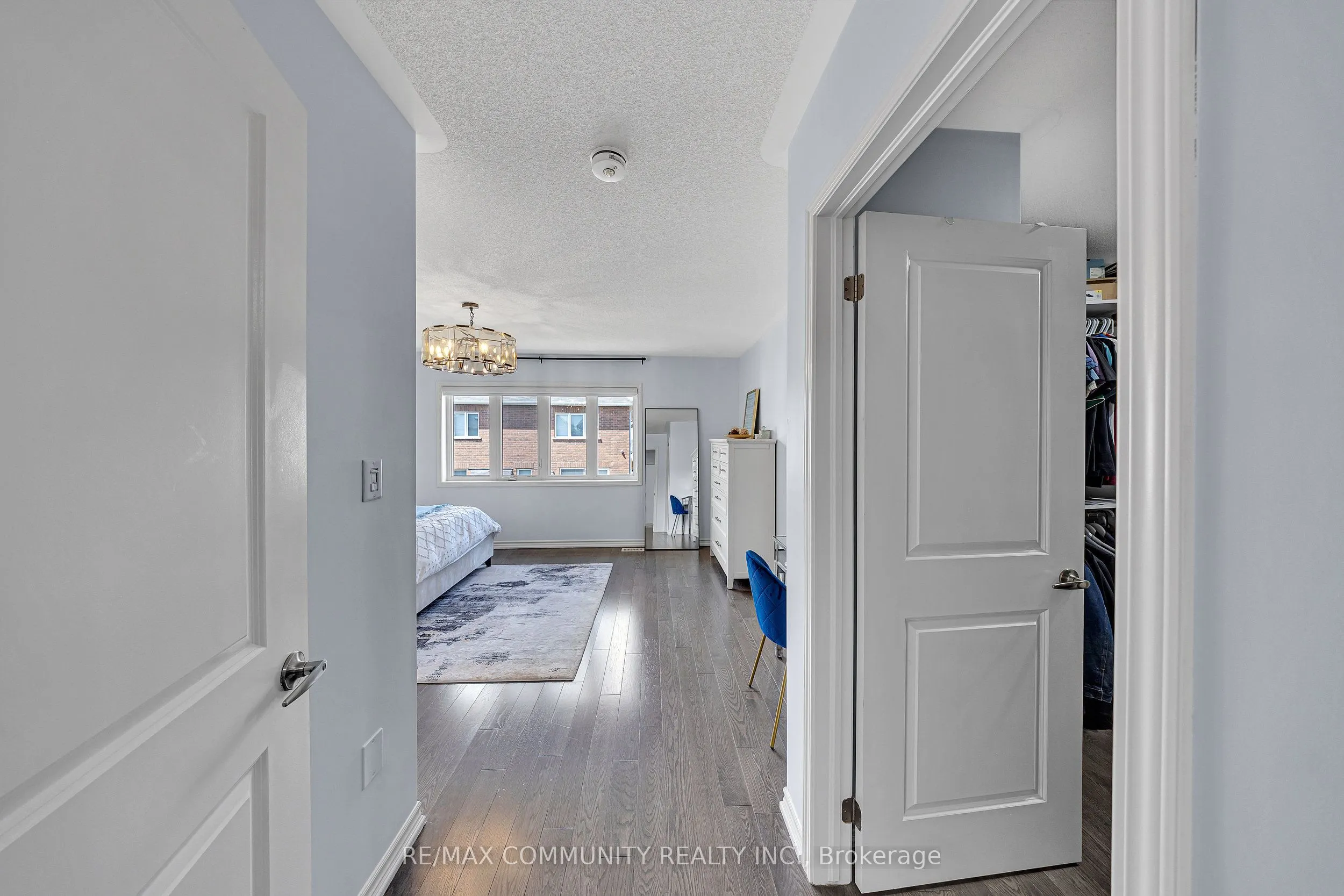 1055 Foxtail Crescent