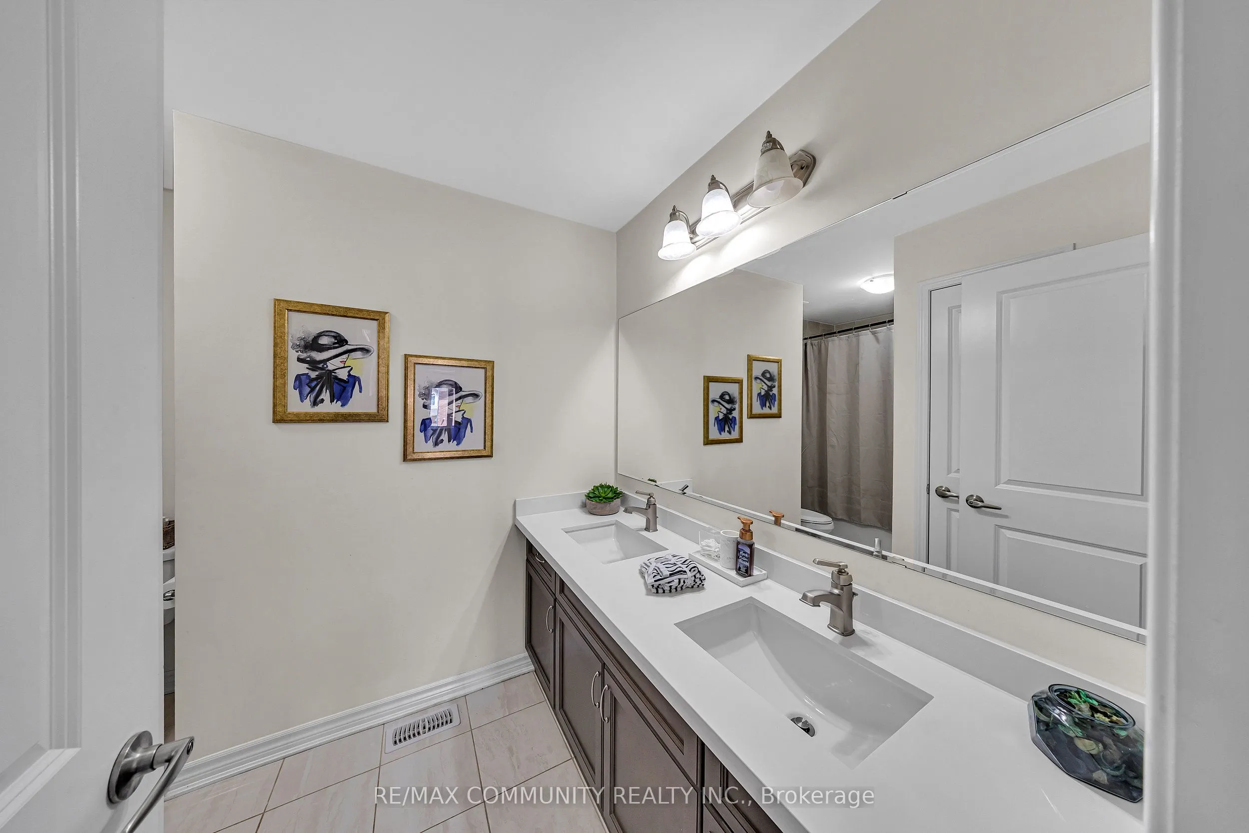 1055 Foxtail Crescent