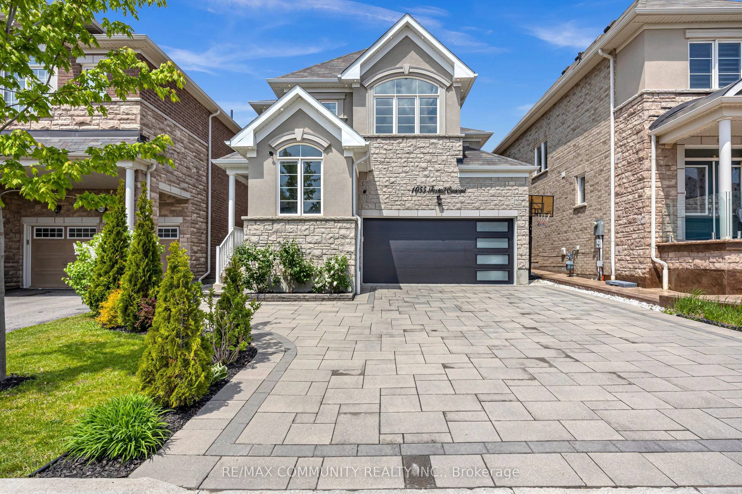 1055 Foxtail Crescent