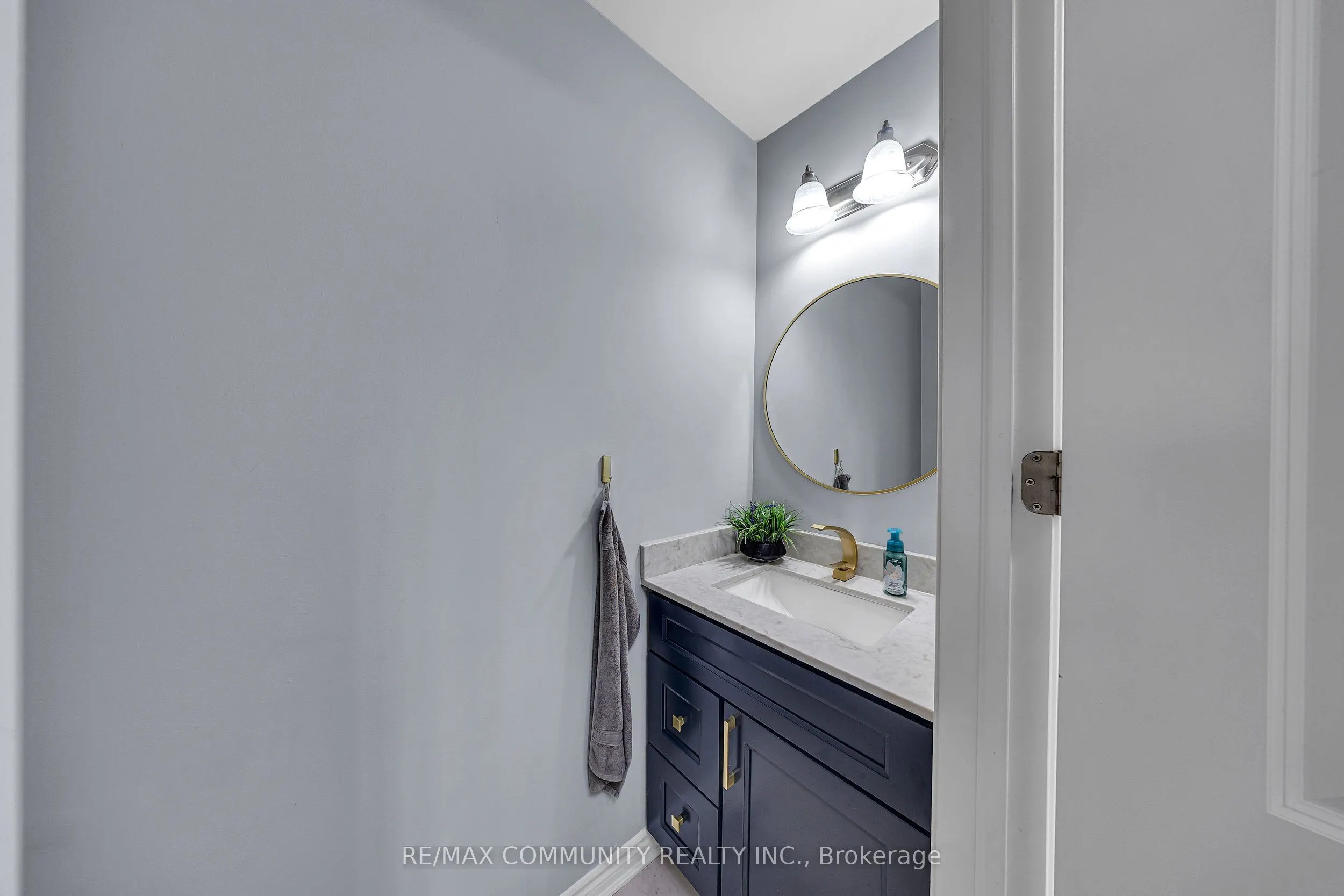 1055 Foxtail Crescent