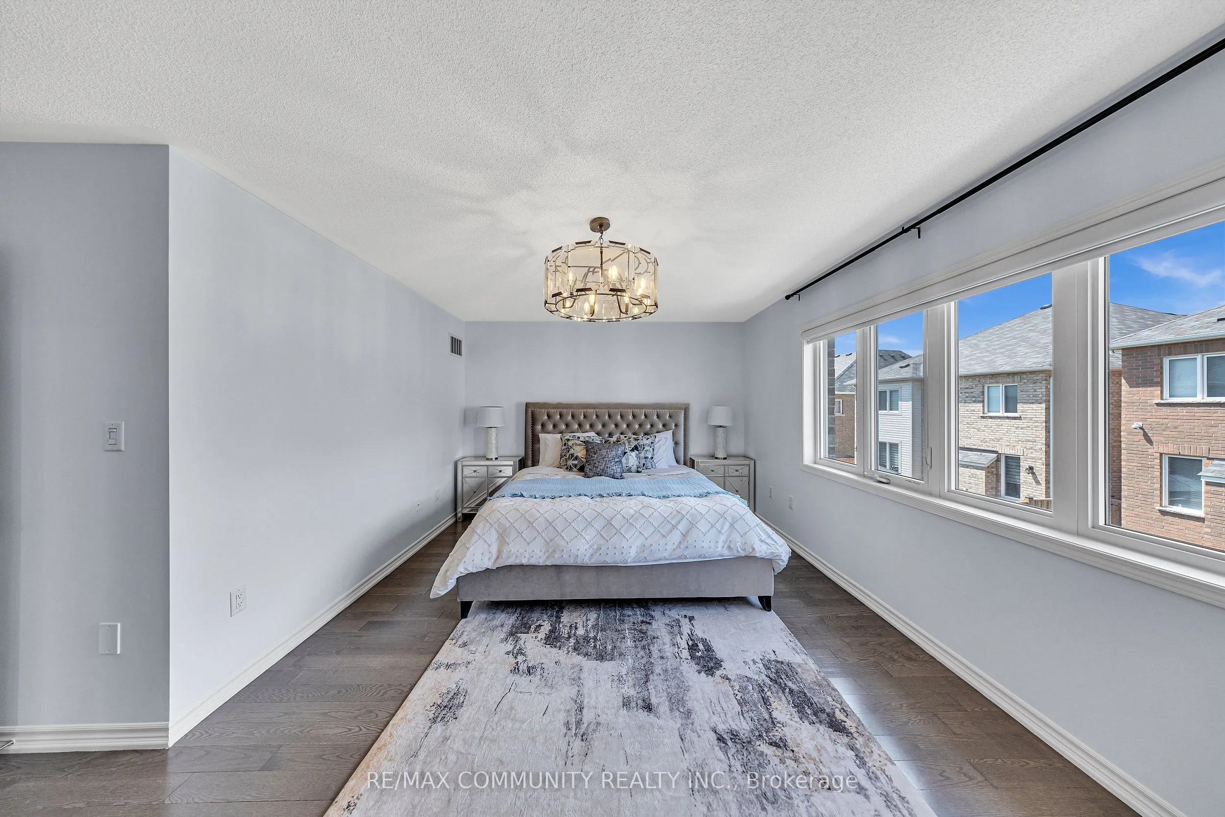 1055 Foxtail Crescent