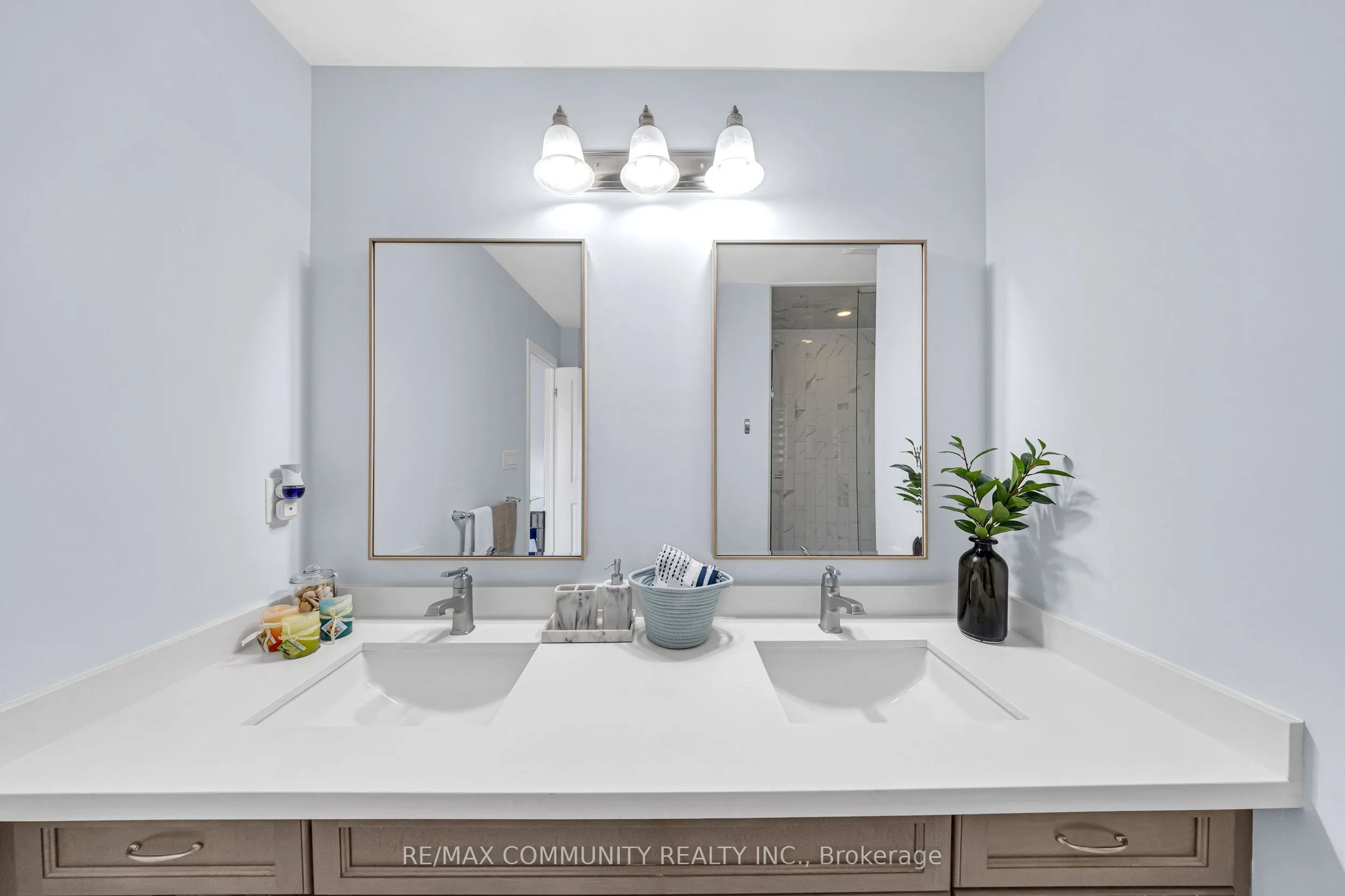 1055 Foxtail Crescent