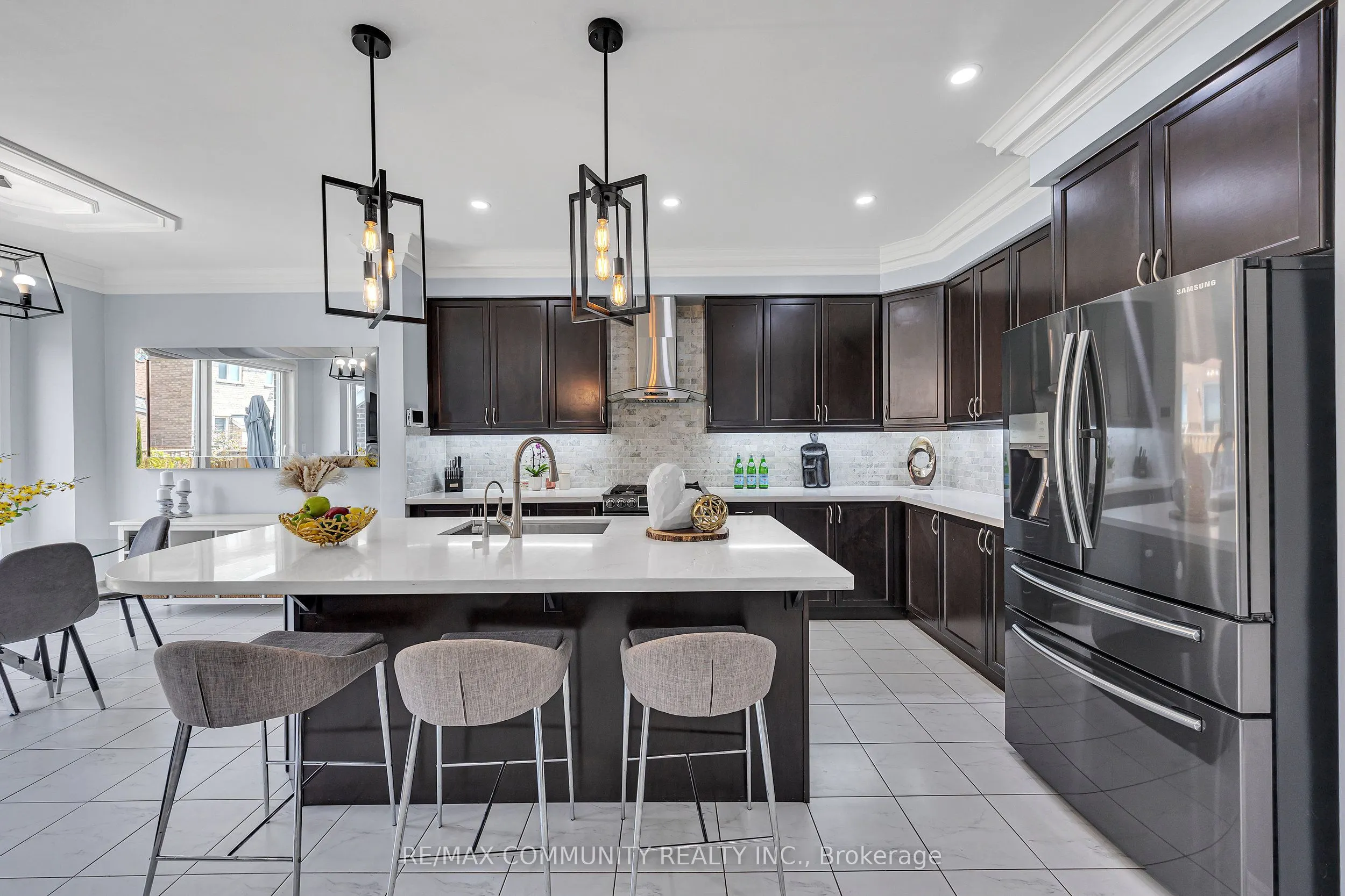 1055 Foxtail Crescent