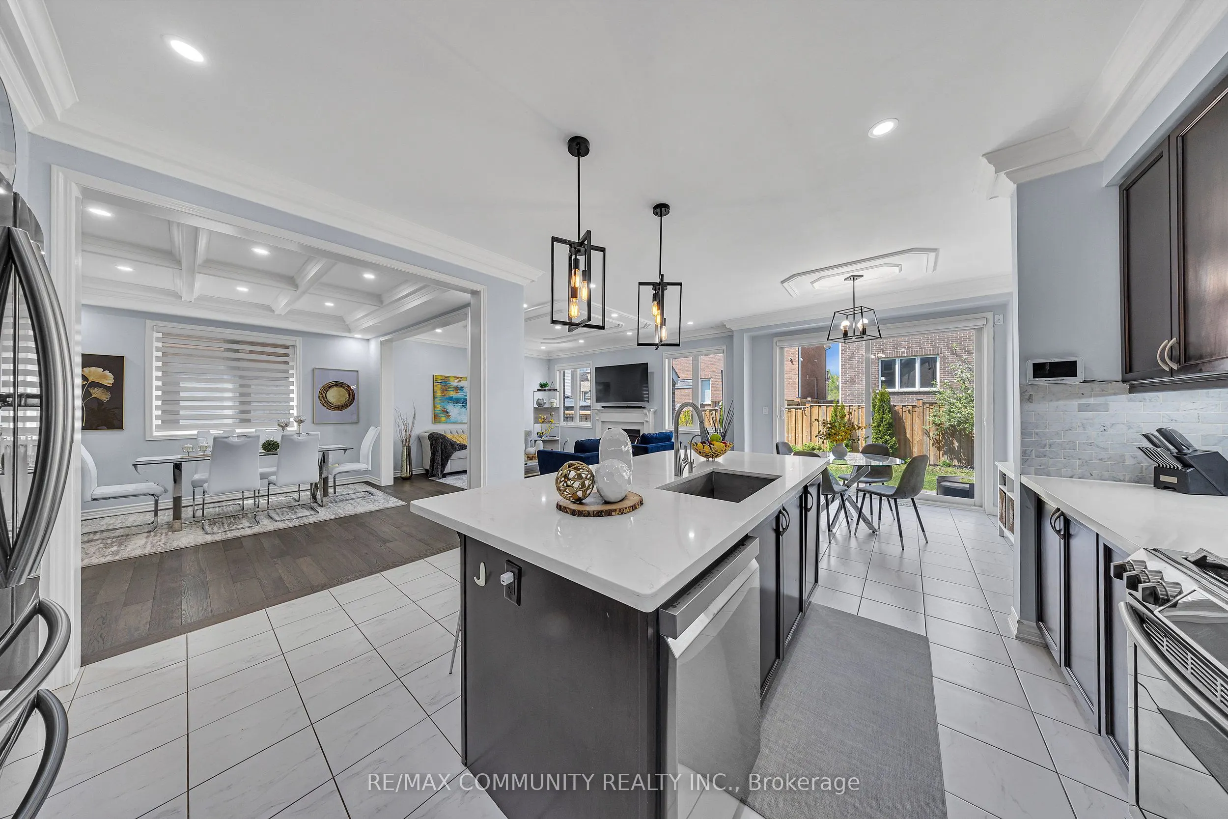 1055 Foxtail Crescent