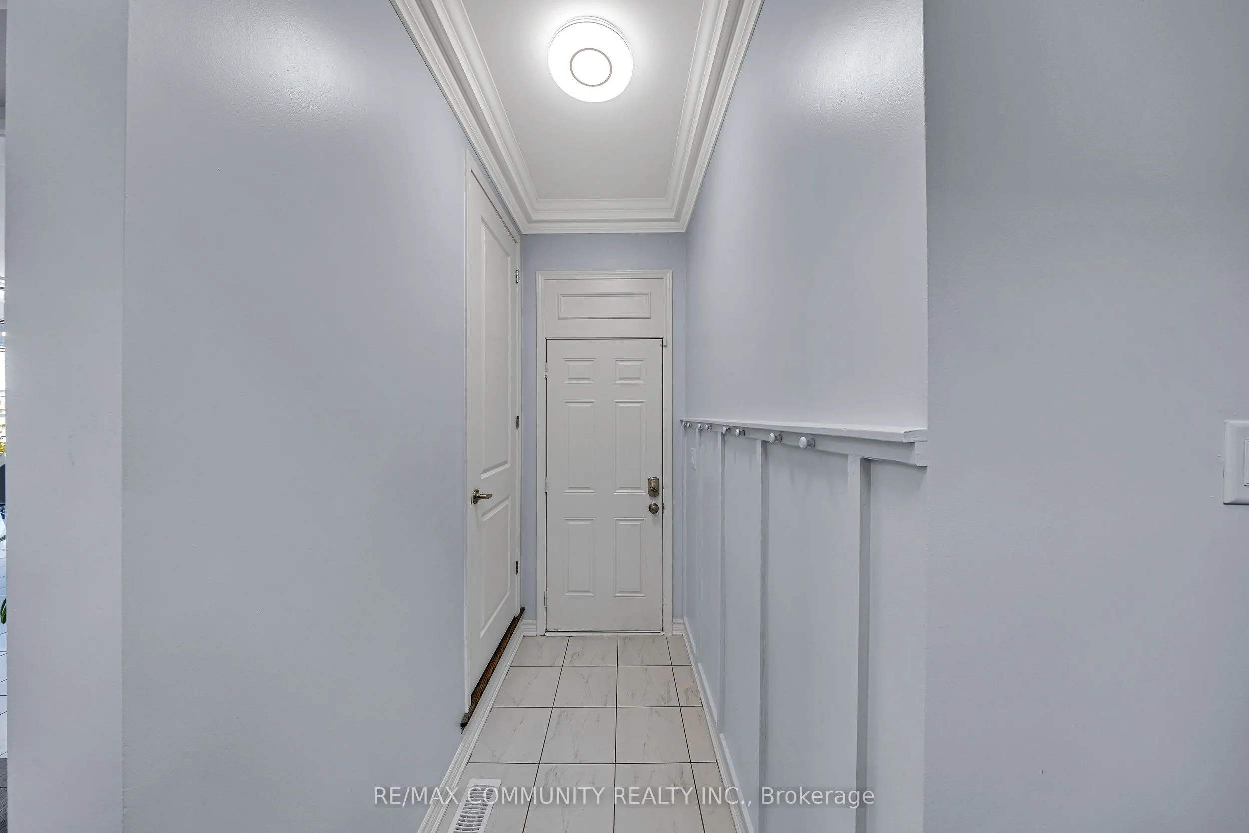 1055 Foxtail Crescent