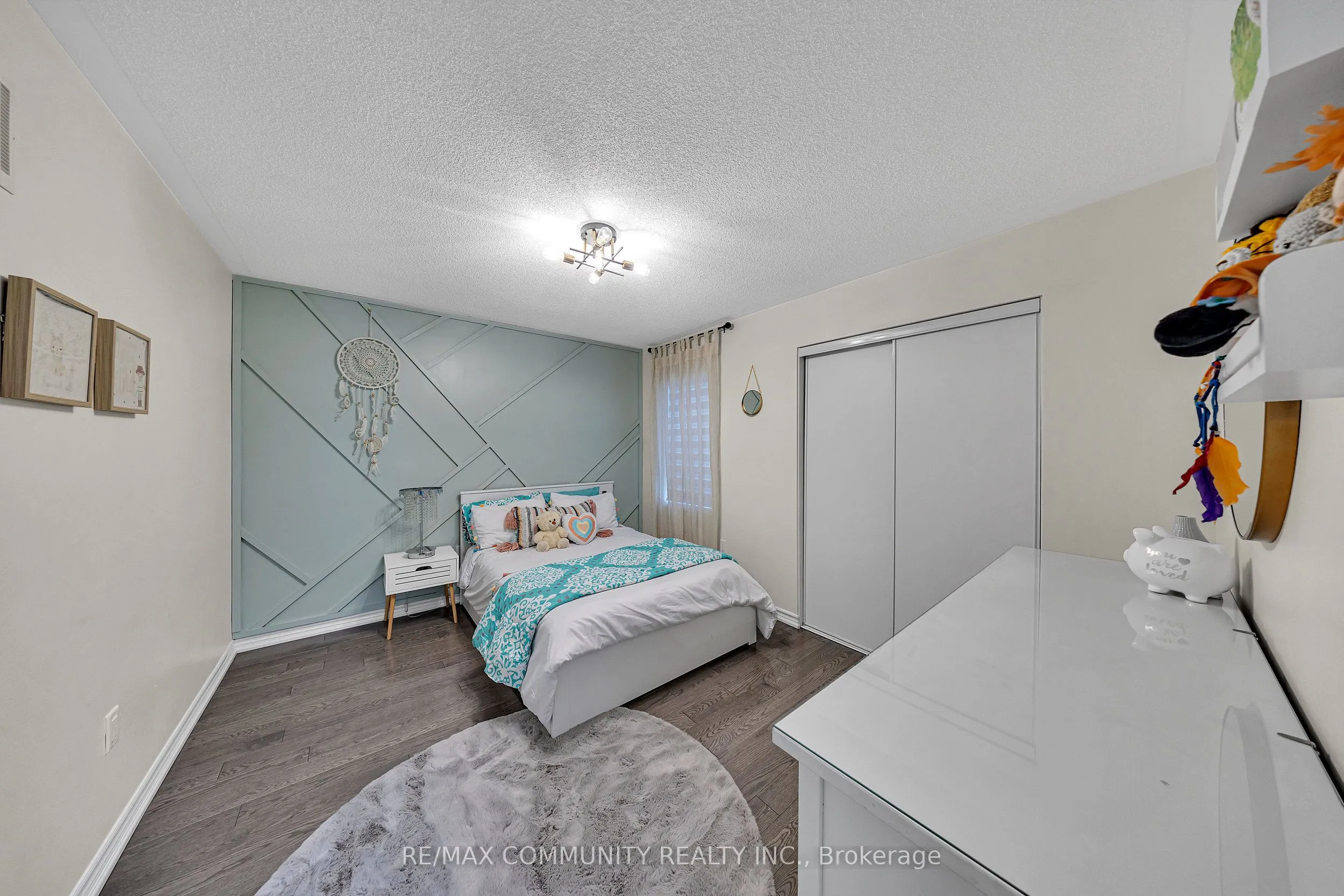 1055 Foxtail Crescent